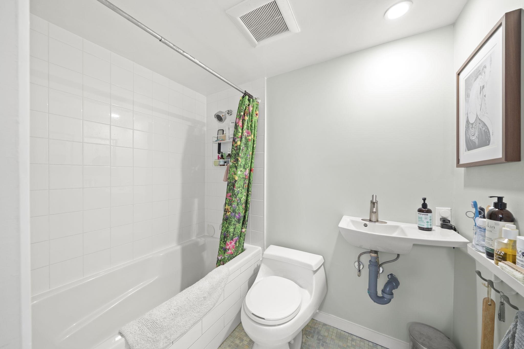 1401 1850 COMOX STREET Unit: 1401