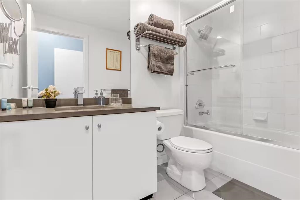 302 1238 BURRARD STREET Unit: 302