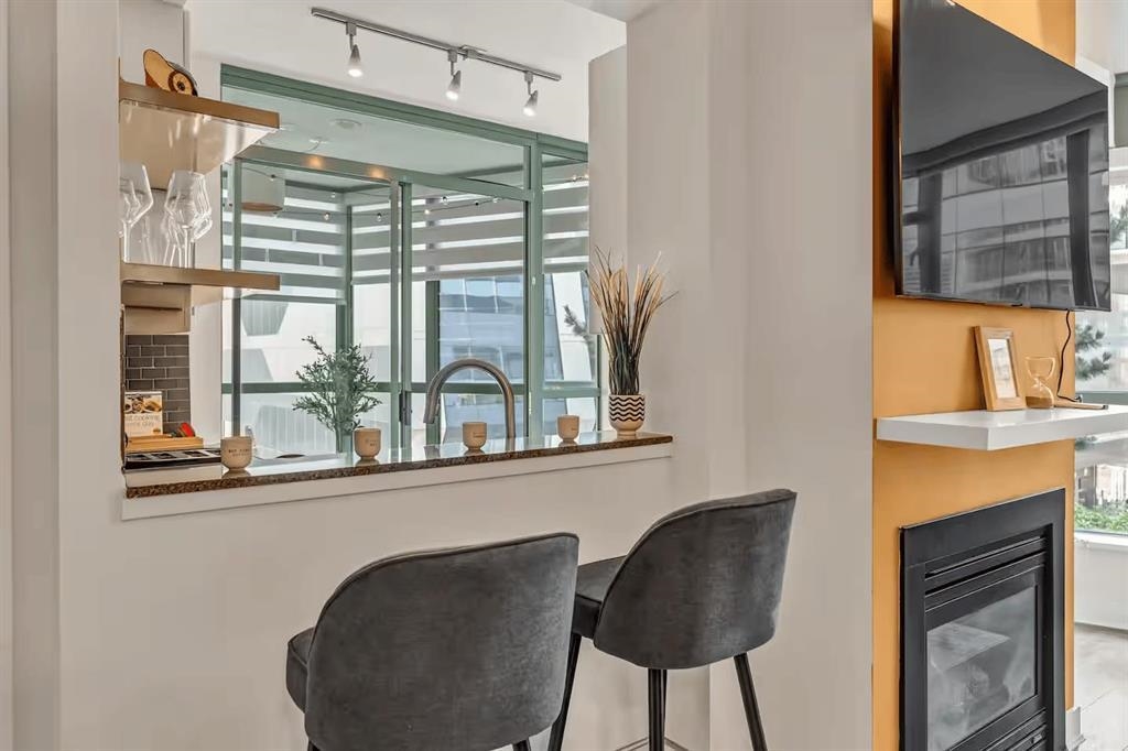 302 1238 BURRARD STREET Unit: 302