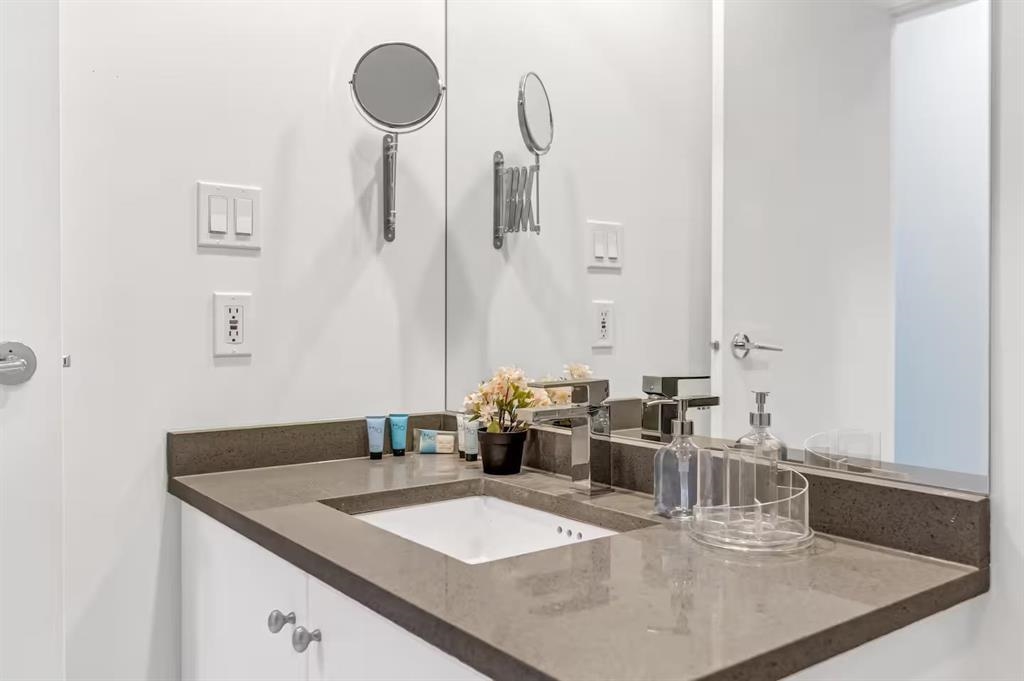 302 1238 BURRARD STREET Unit: 302