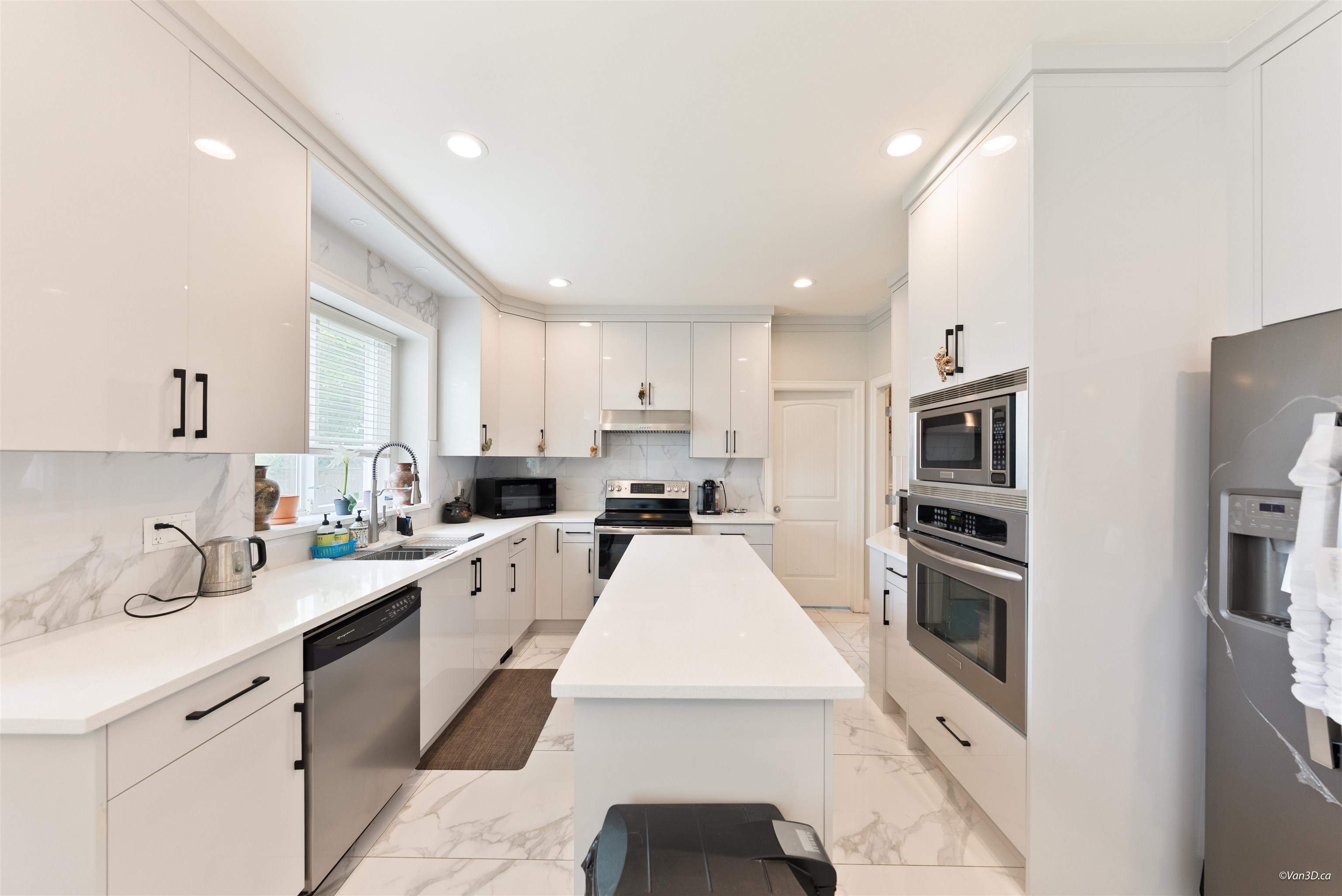 9291 KIRKMOND CRESCENT