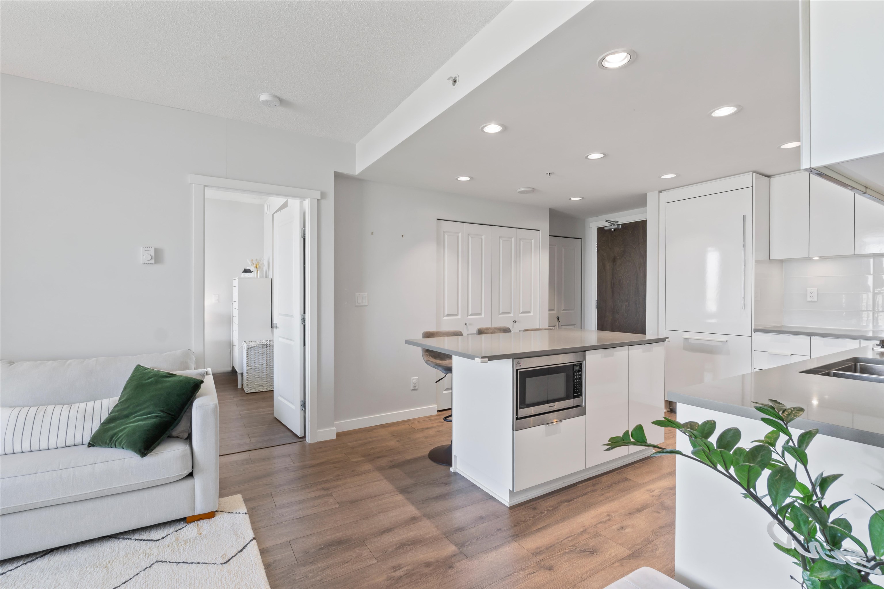3205 2388 MADISON AVENUE
