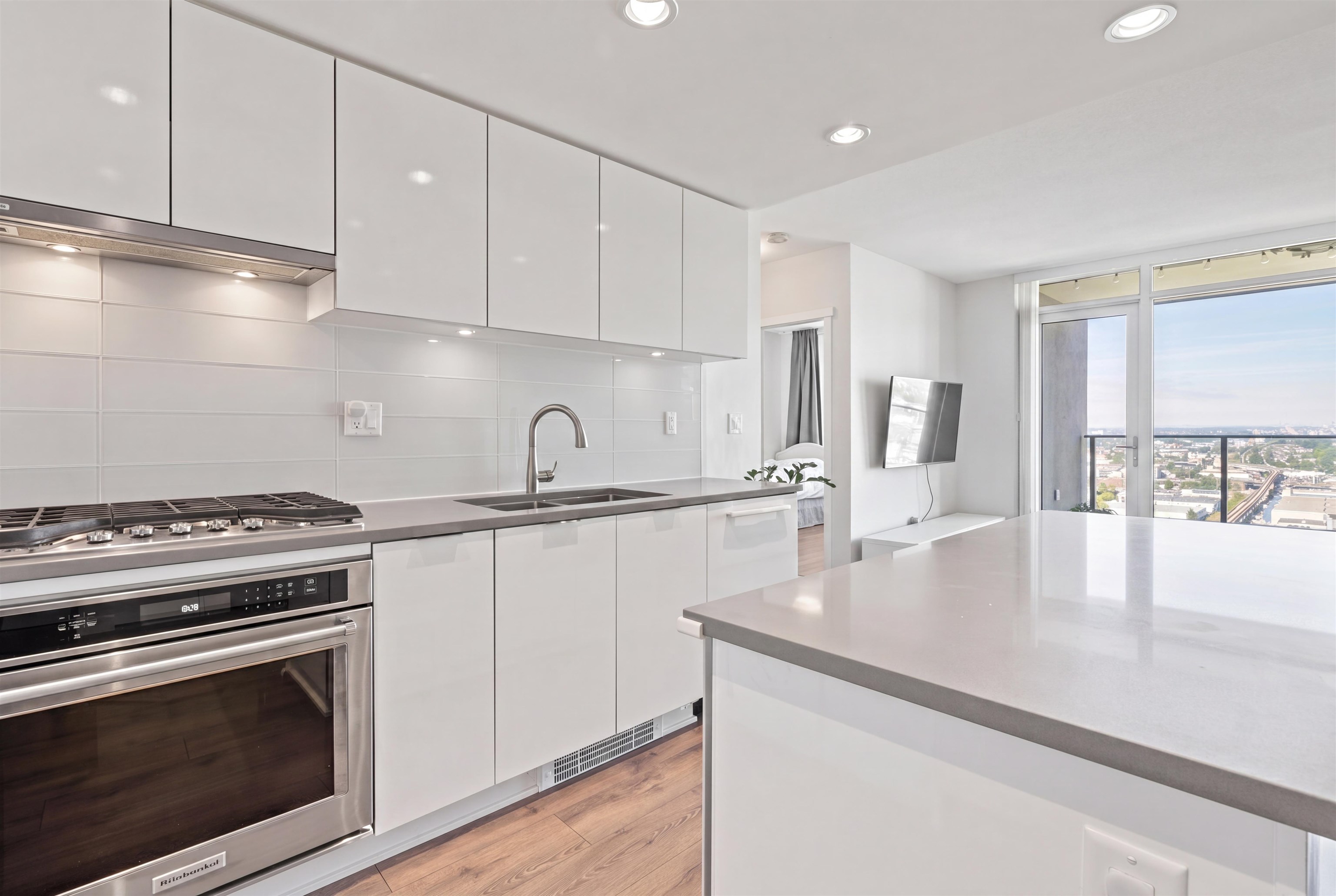 3205 2388 MADISON AVENUE