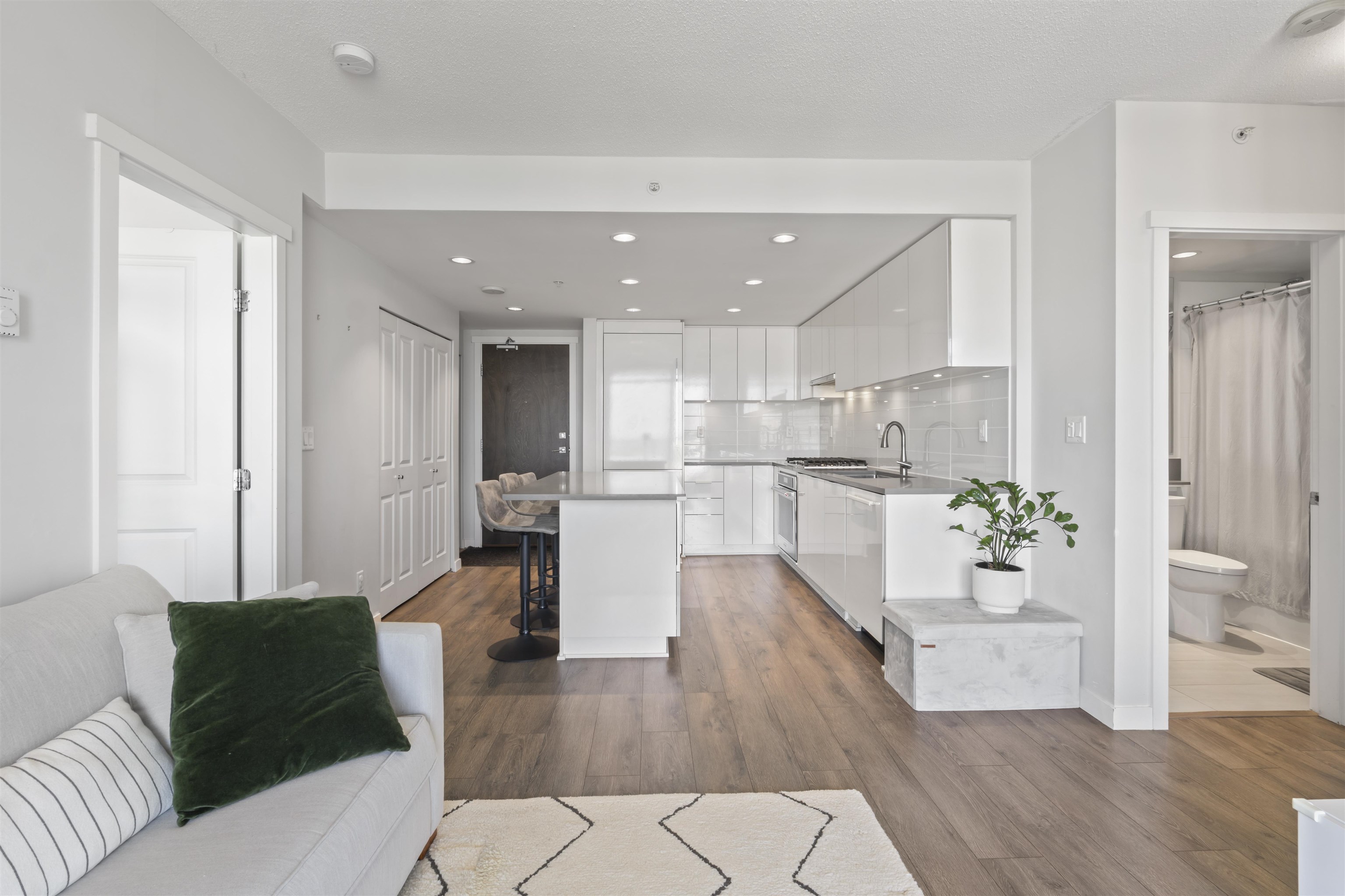 3205 2388 MADISON AVENUE