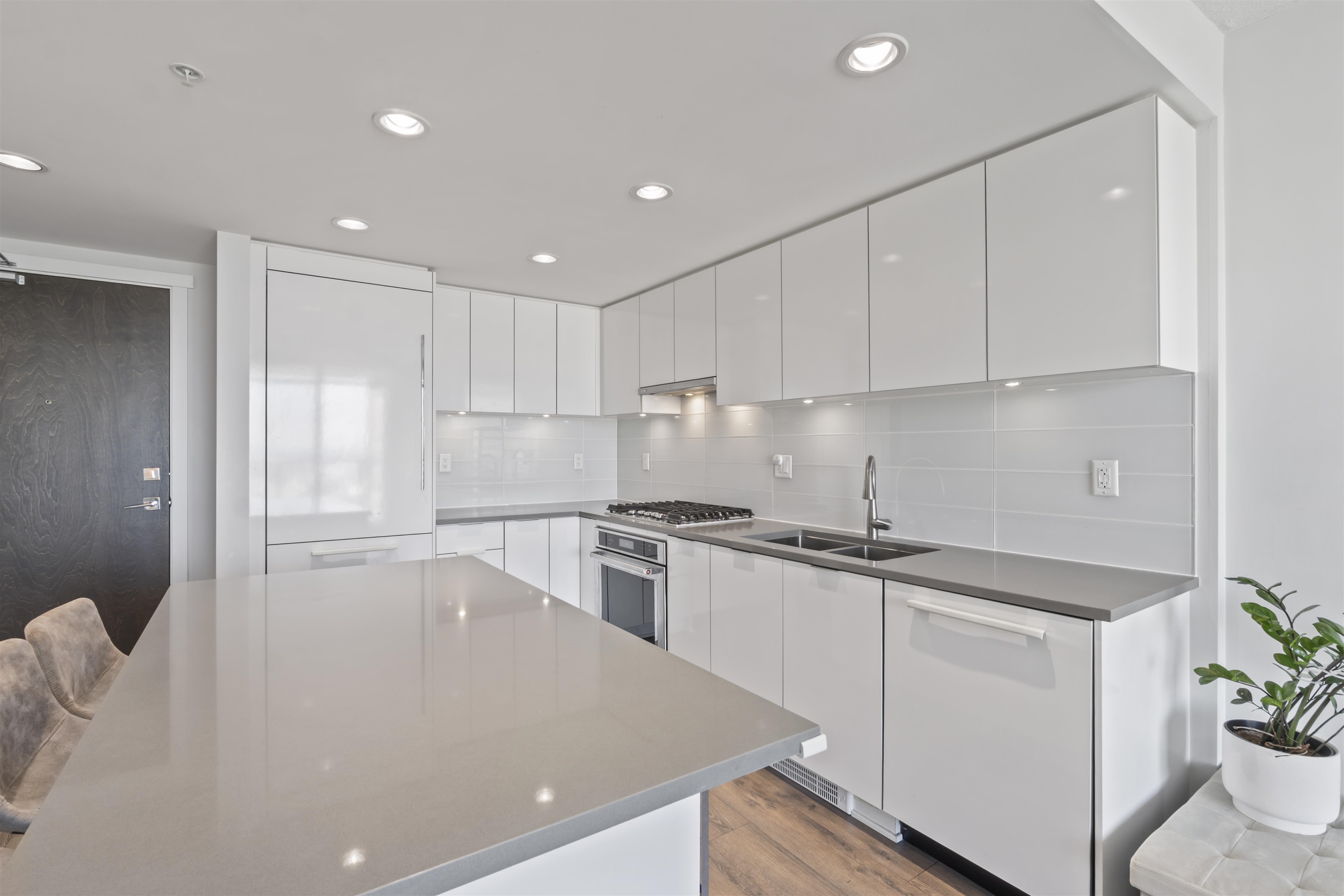 3205 2388 MADISON AVENUE