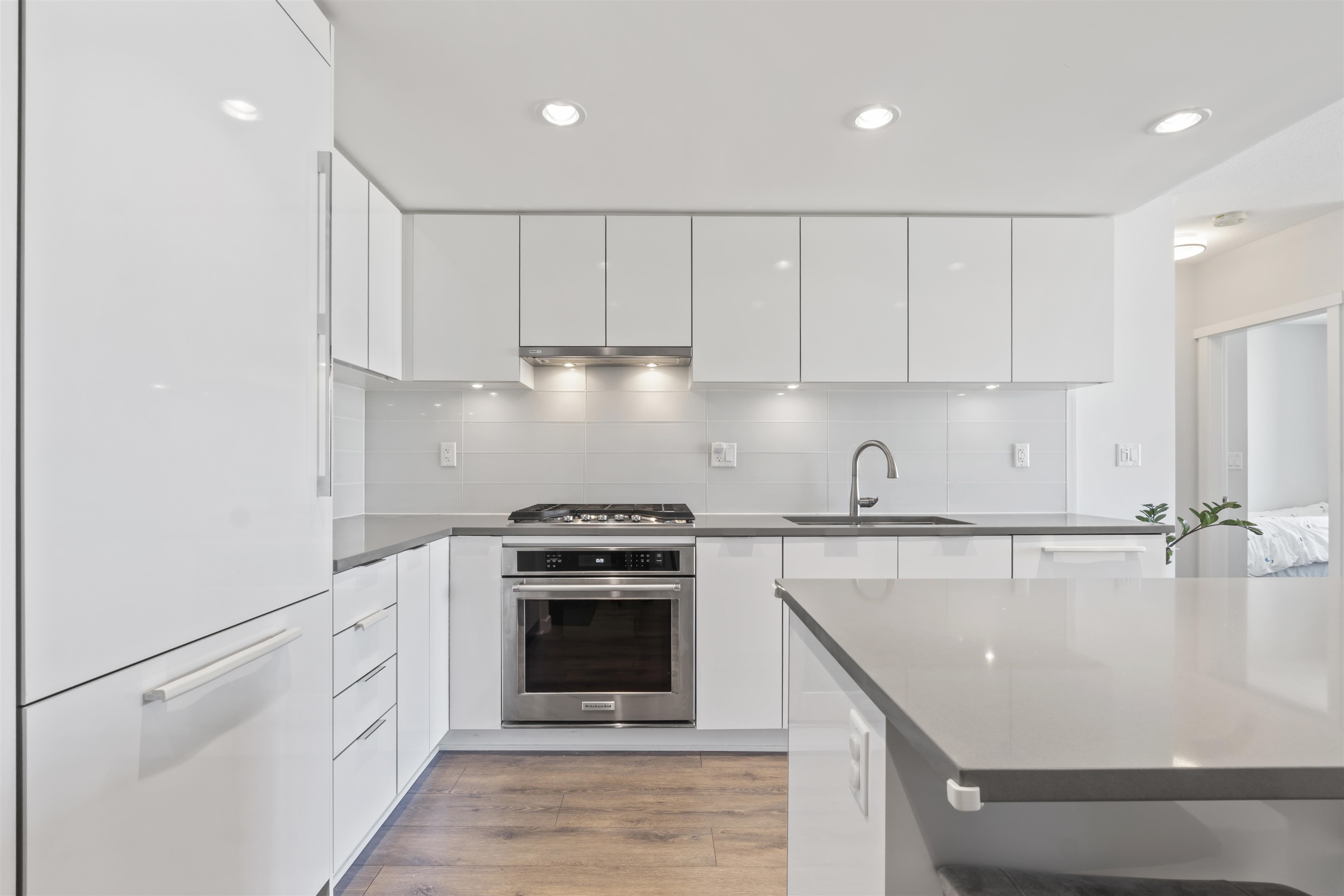 3205 2388 MADISON AVENUE
