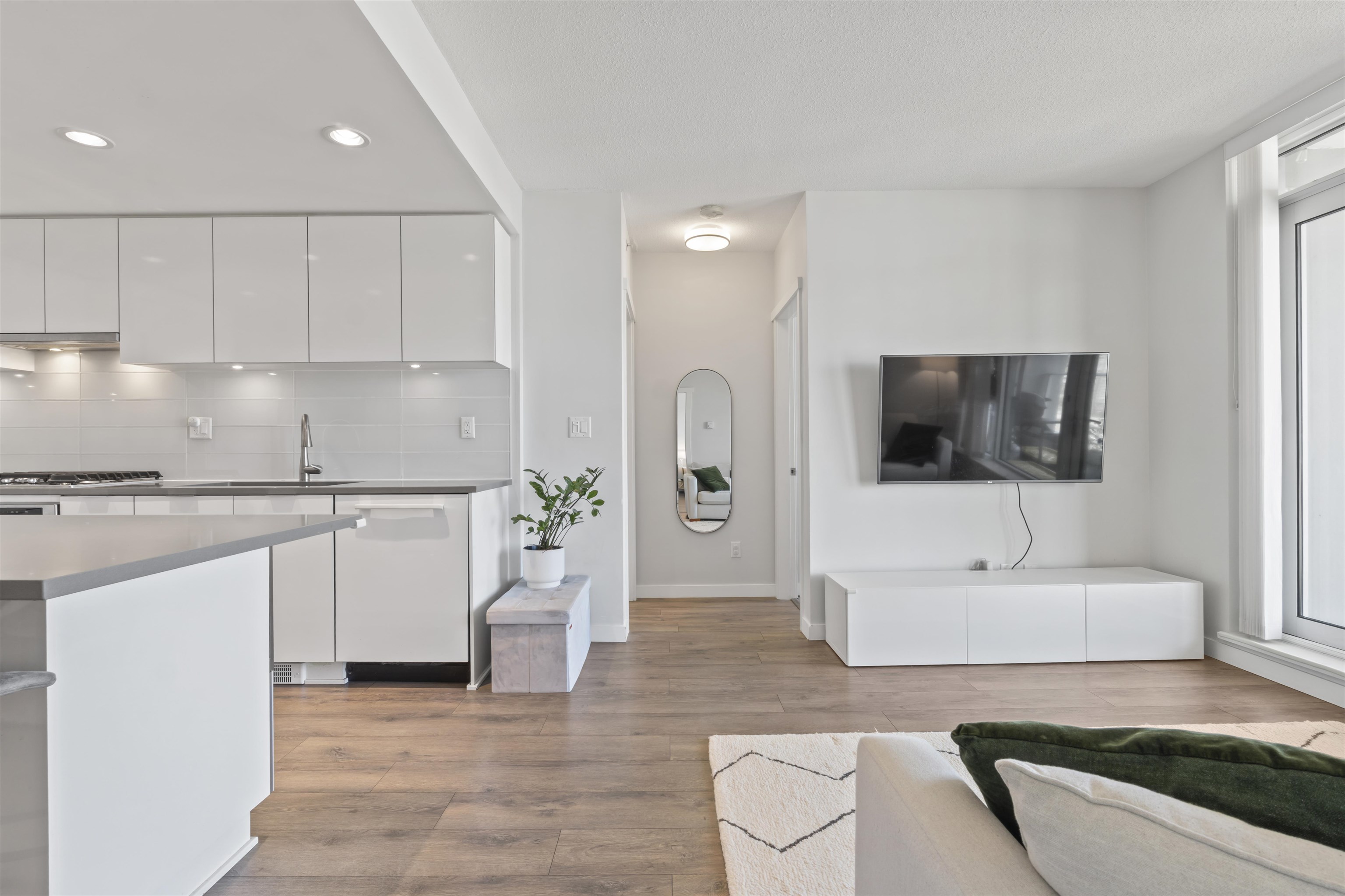 3205 2388 MADISON AVENUE