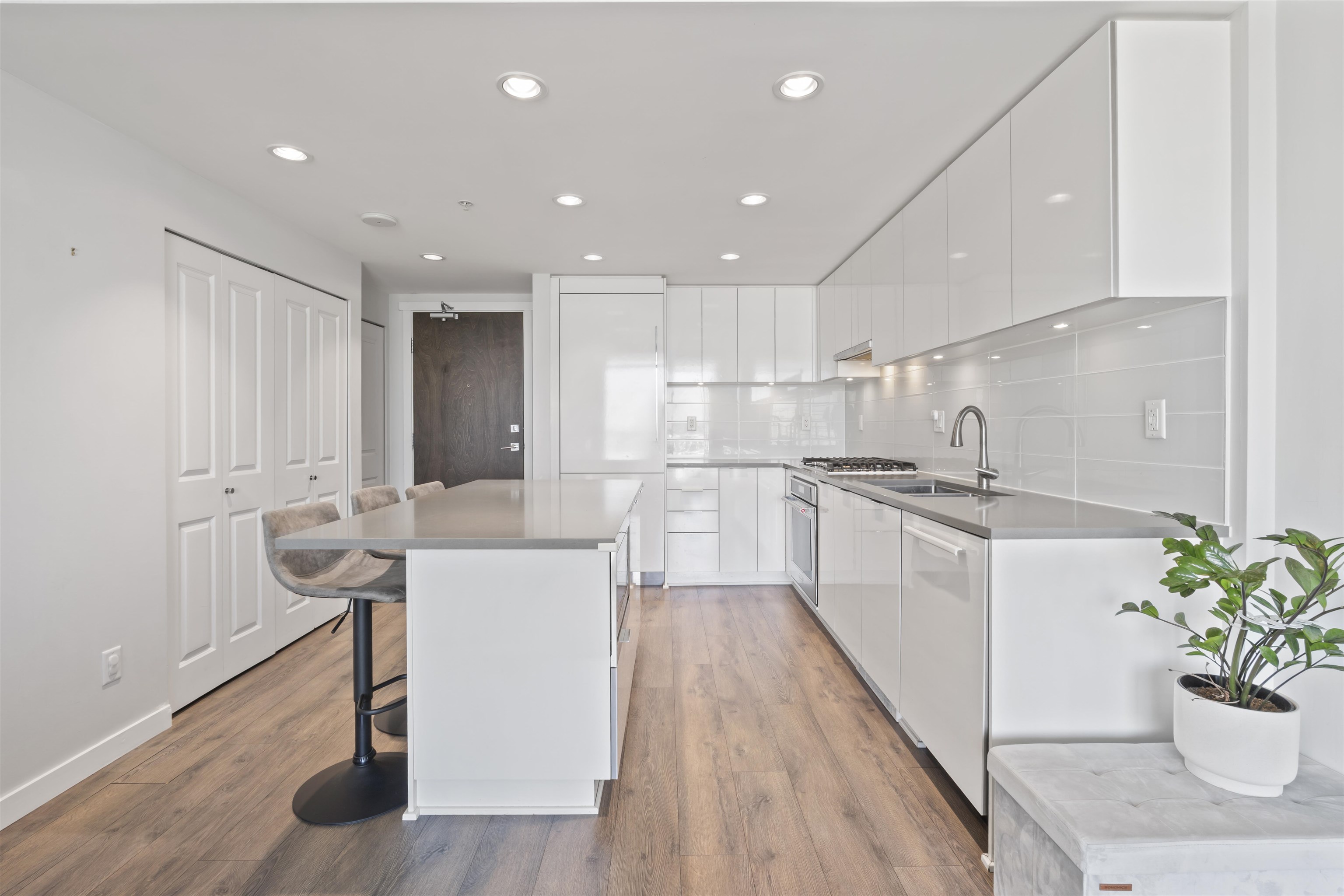 3205 2388 MADISON AVENUE