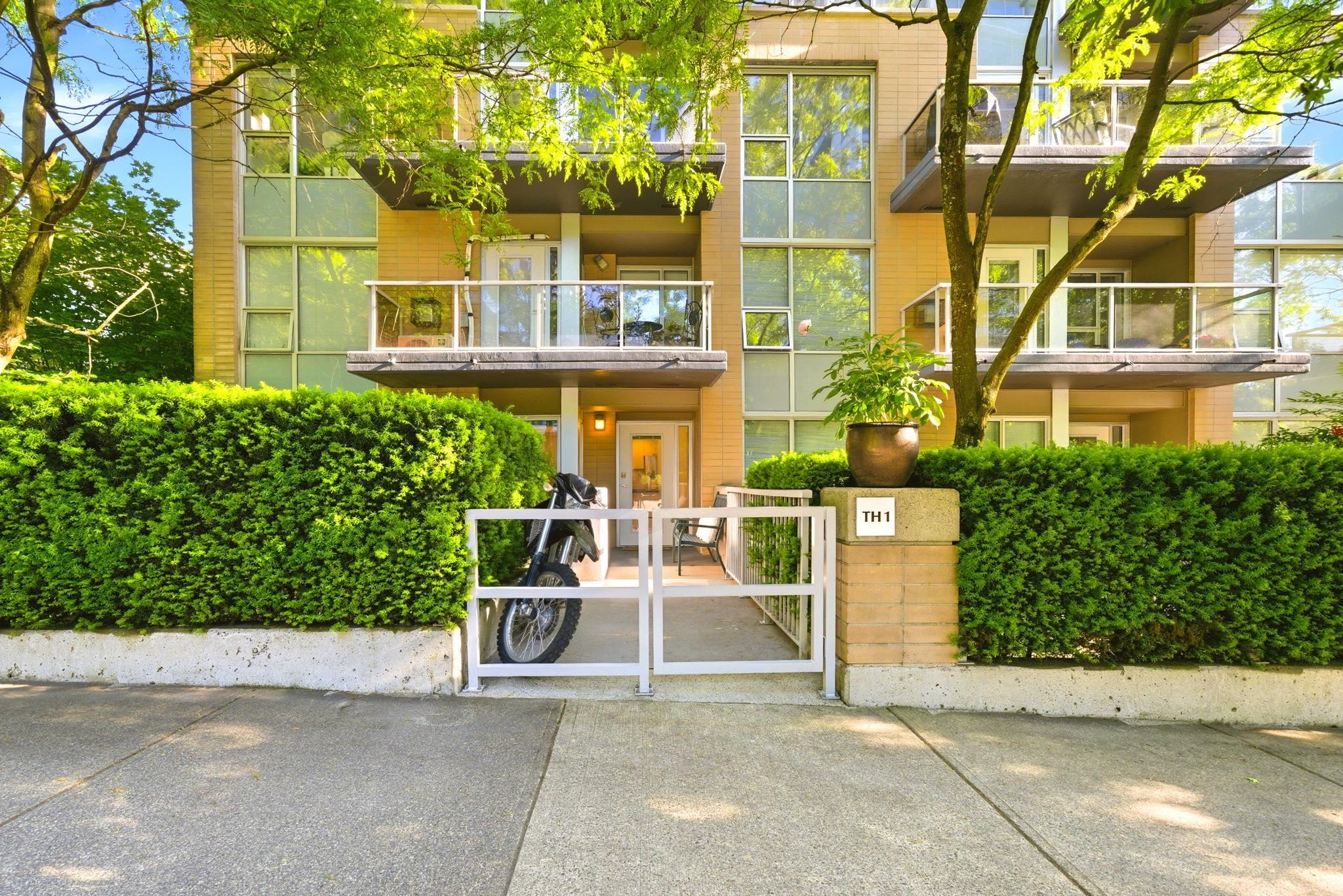 TH1 1288 CHESTERFIELD AVENUE