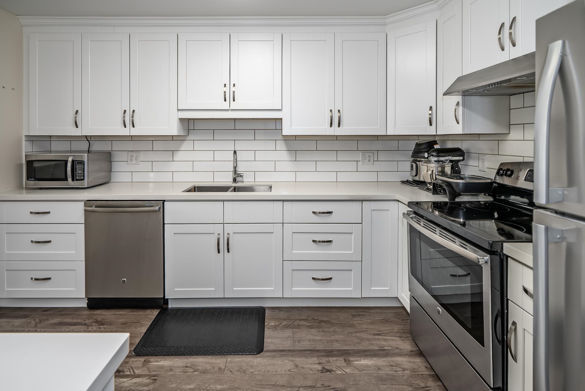 201 19142 122ND AVENUE