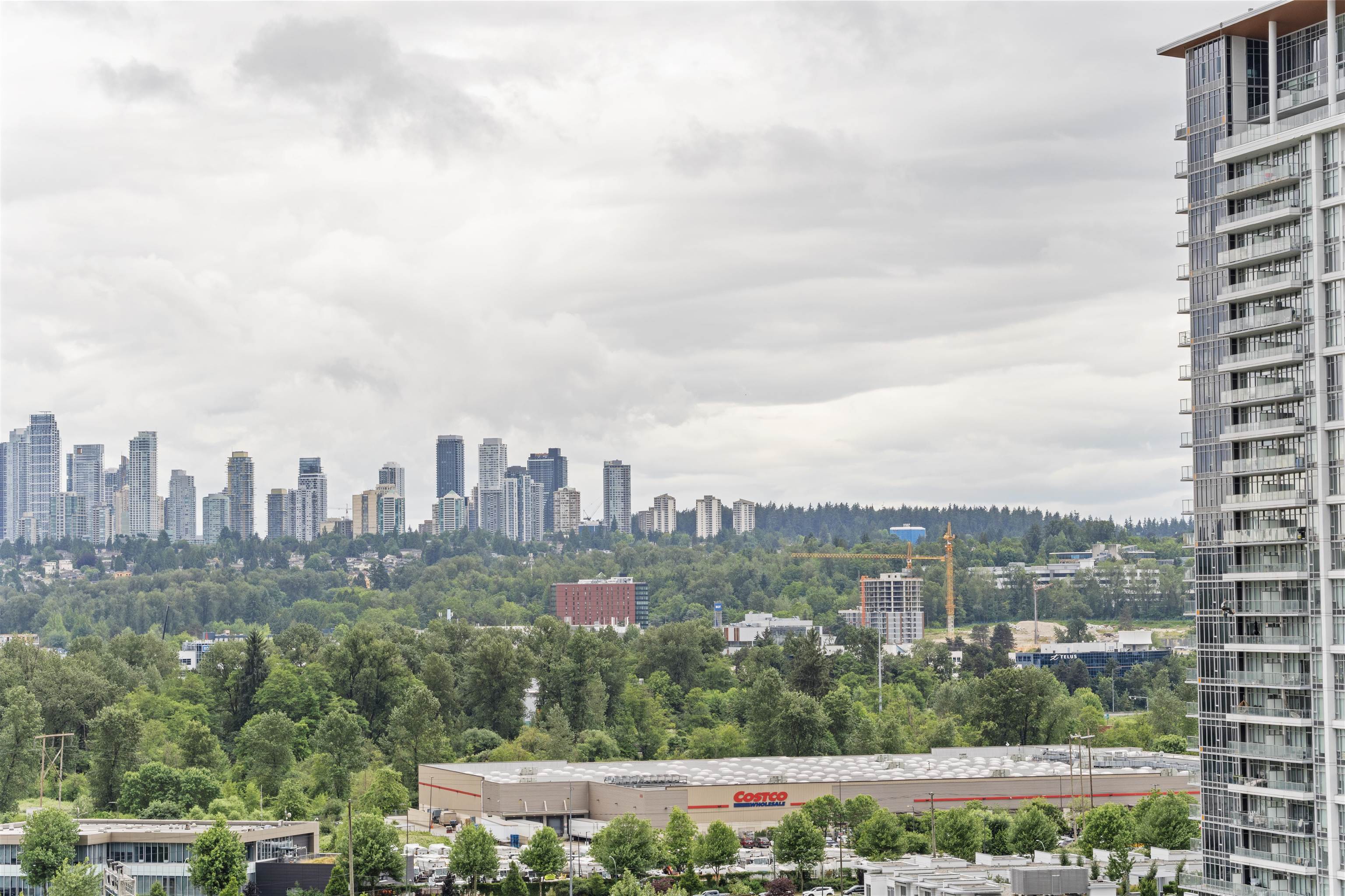 601 4720 LOUGHEED HIGHWAY