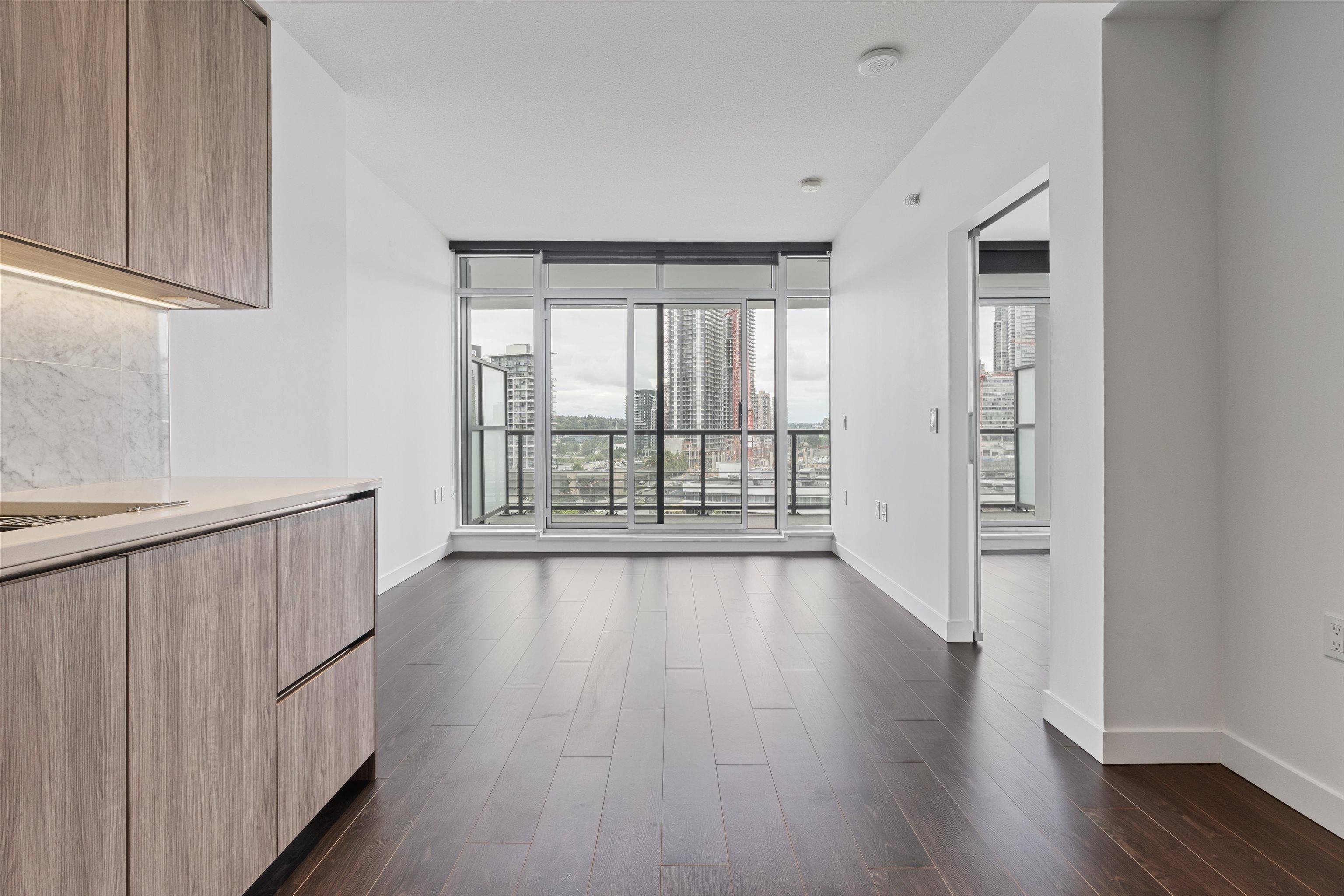 601 4720 LOUGHEED HIGHWAY