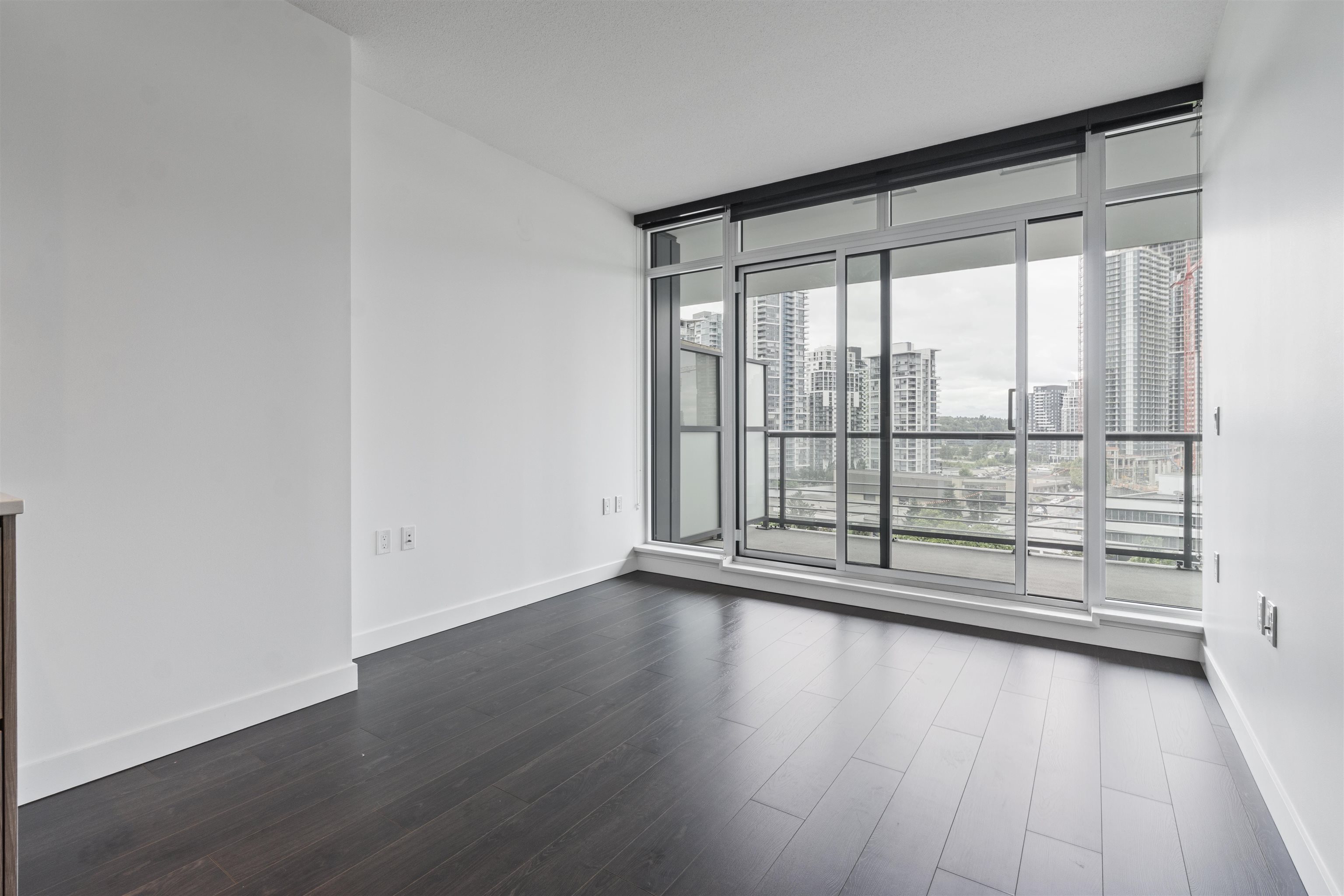 601 4720 LOUGHEED HIGHWAY