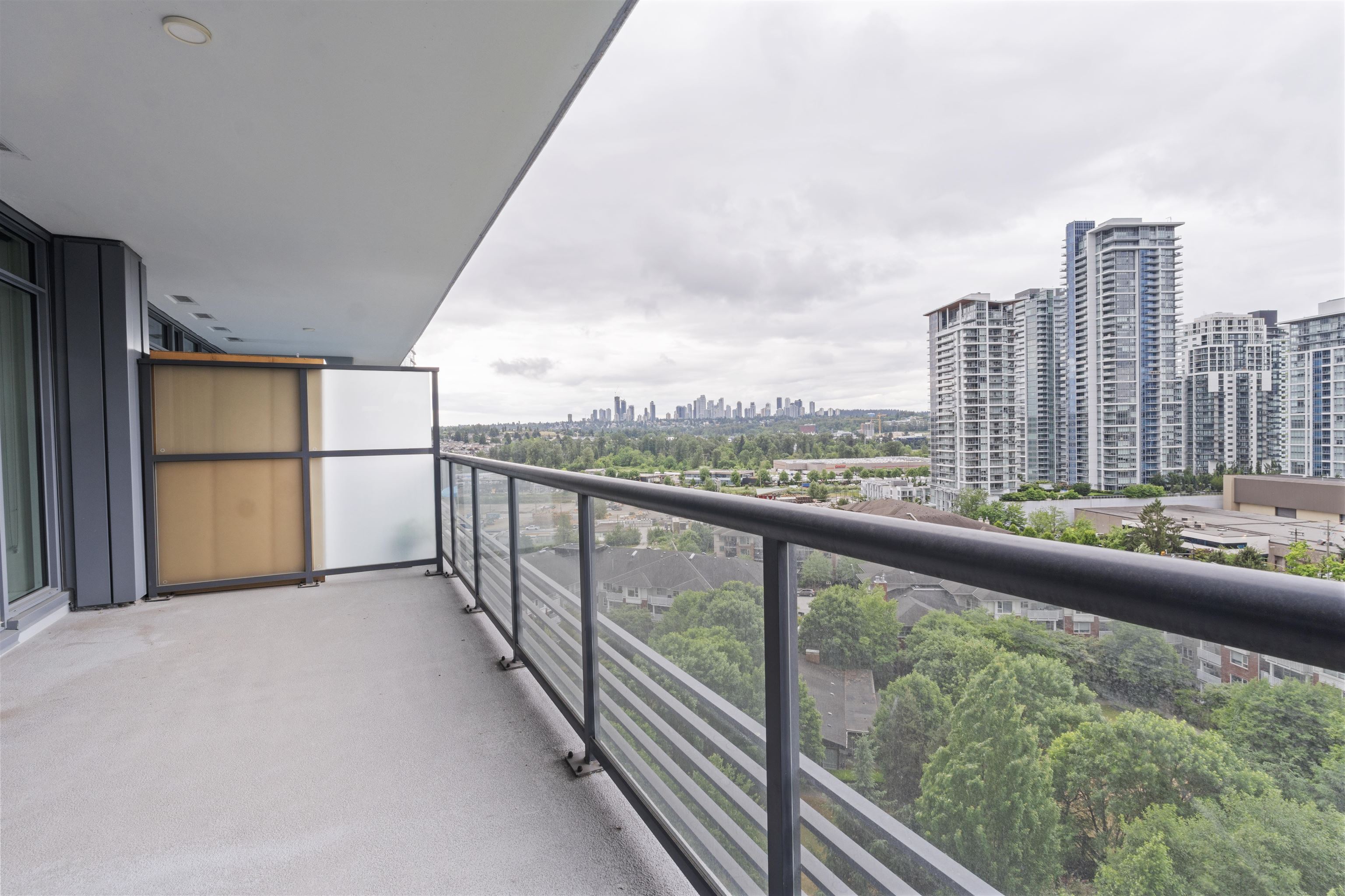 601 4720 LOUGHEED HIGHWAY