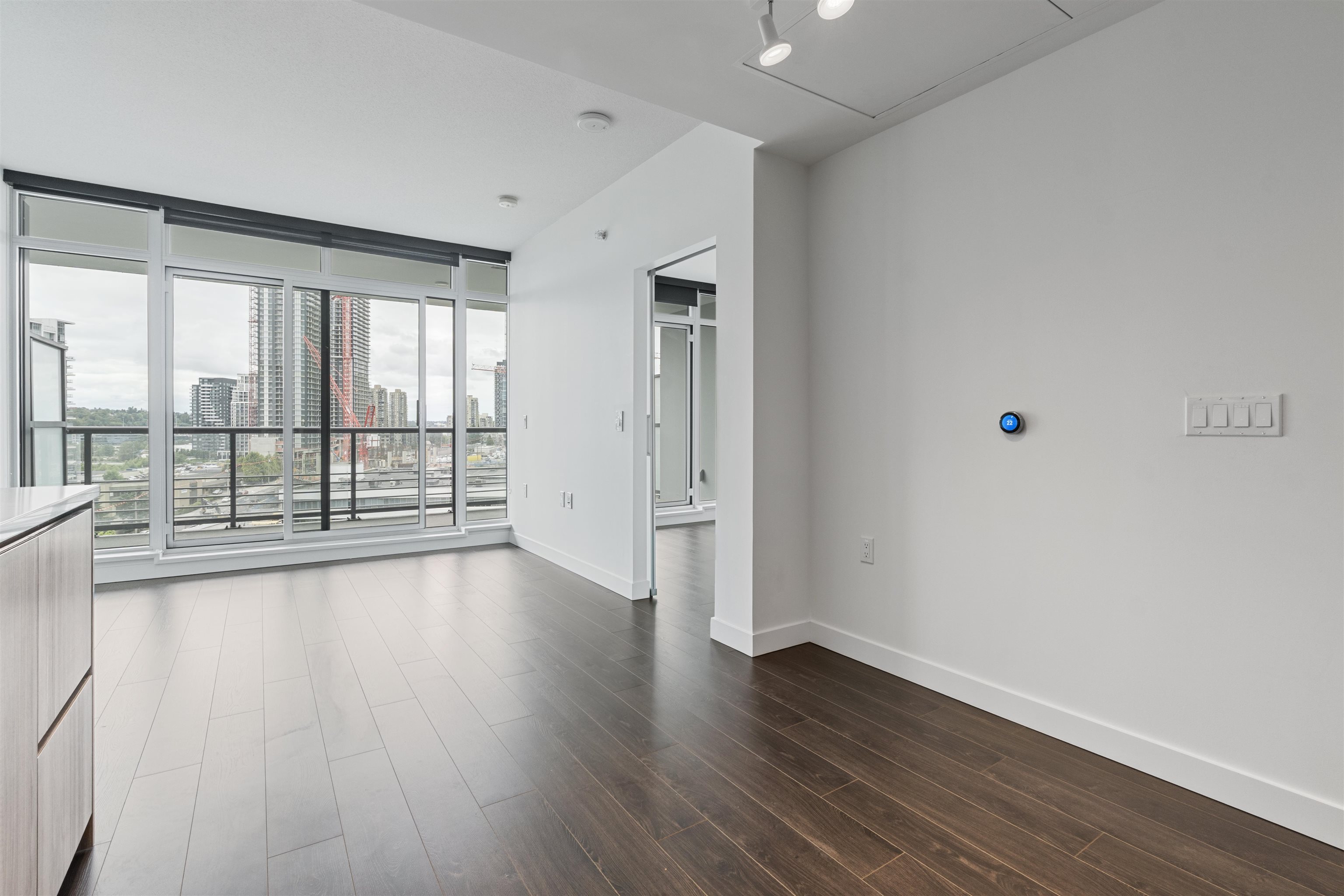 601 4720 LOUGHEED HIGHWAY