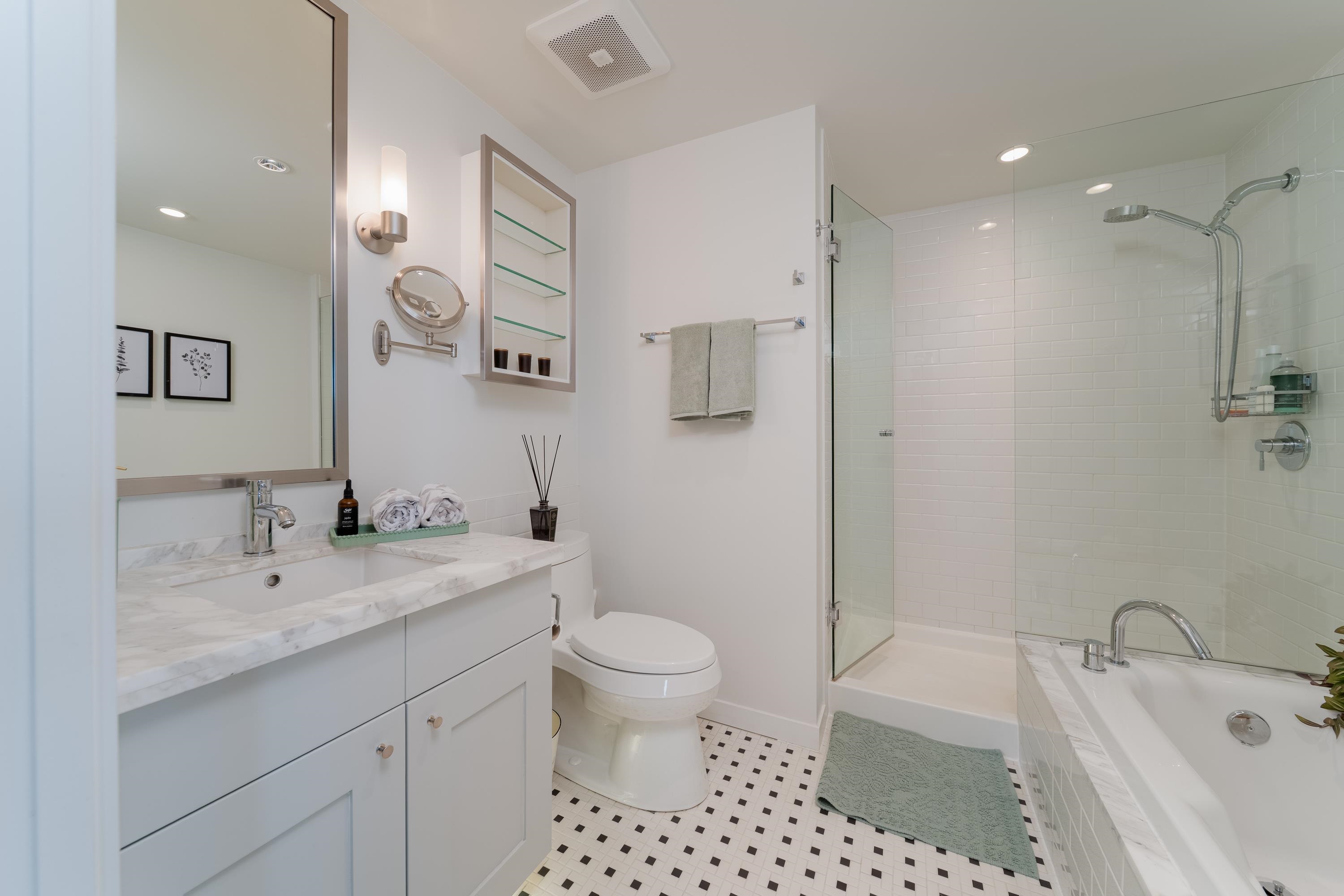 1908 821 CAMBIE STREET