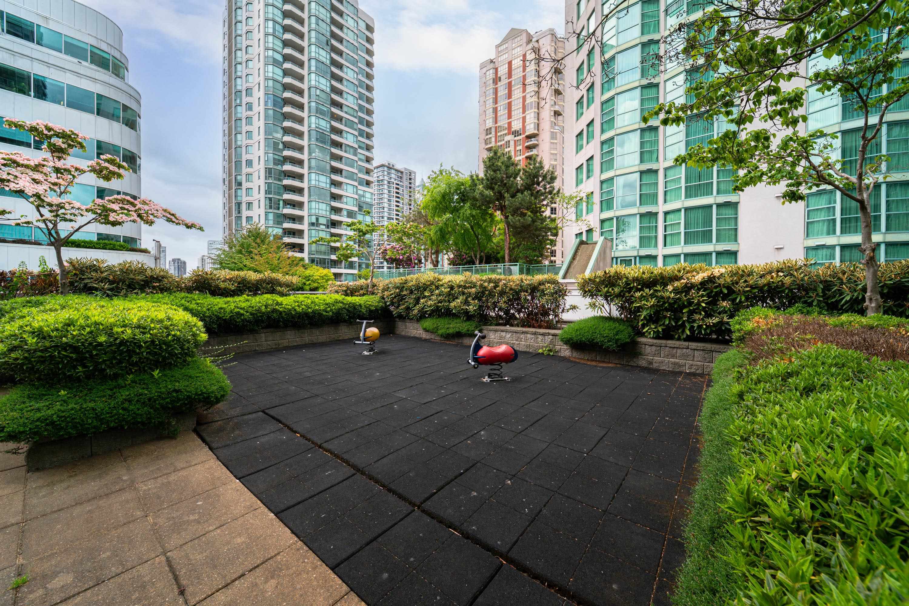 1908 821 CAMBIE STREET