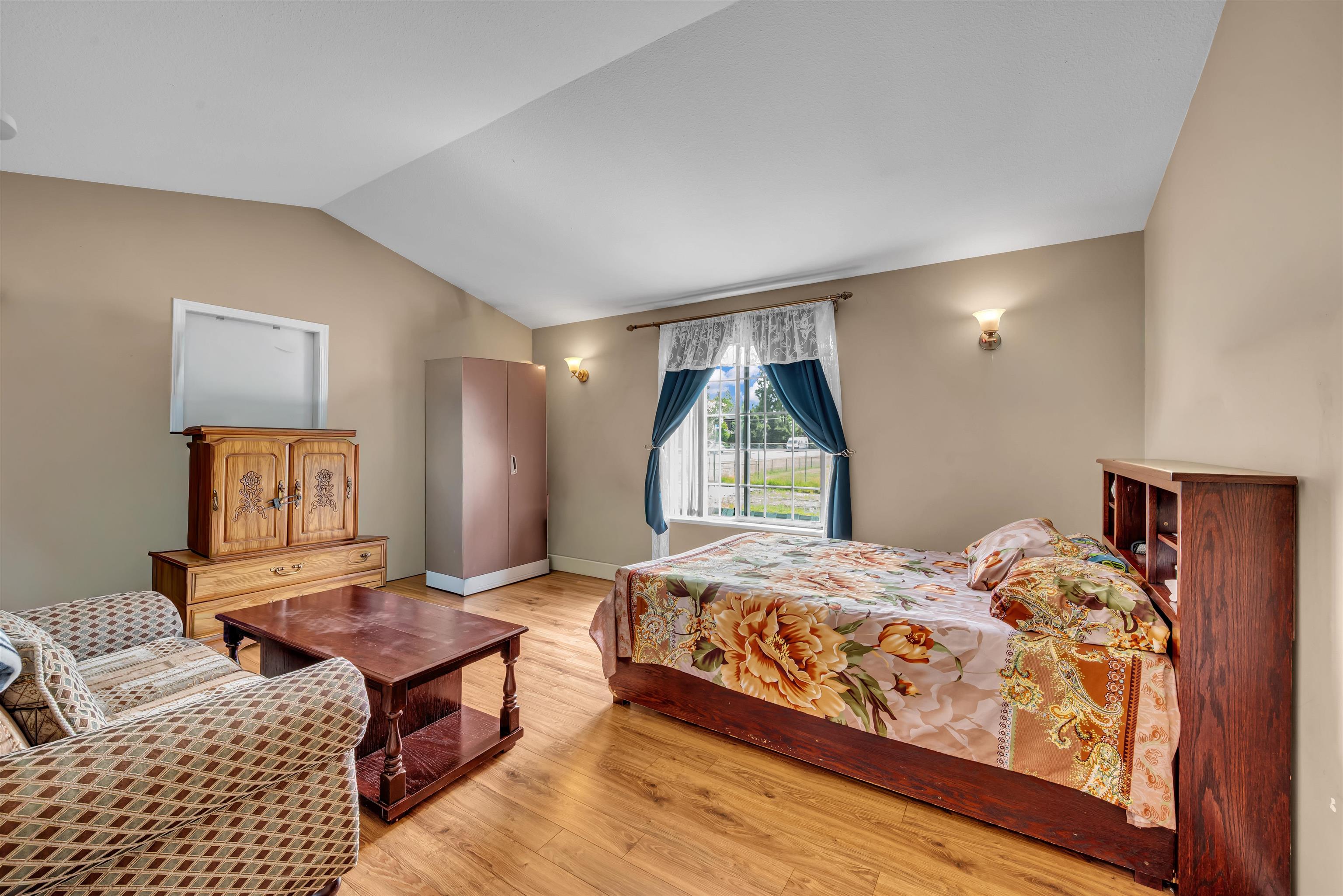 20692 RIVER ROAD