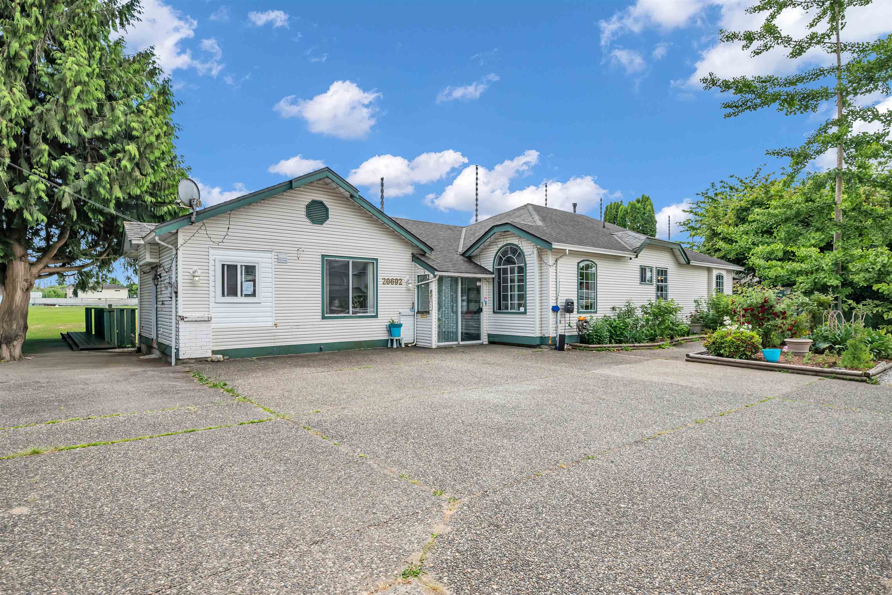 20692 RIVER ROAD