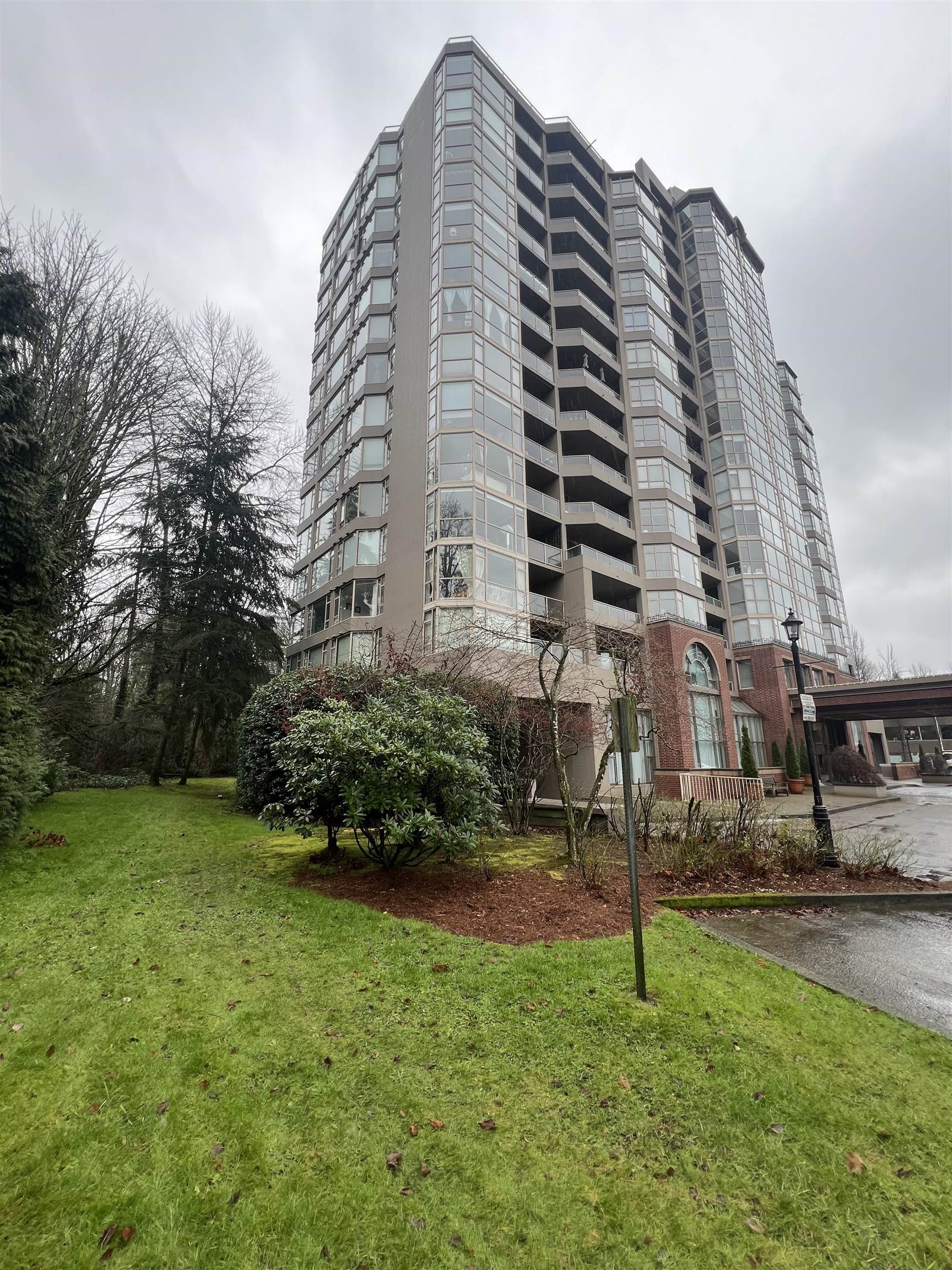 306 1327 E KEITH ROAD