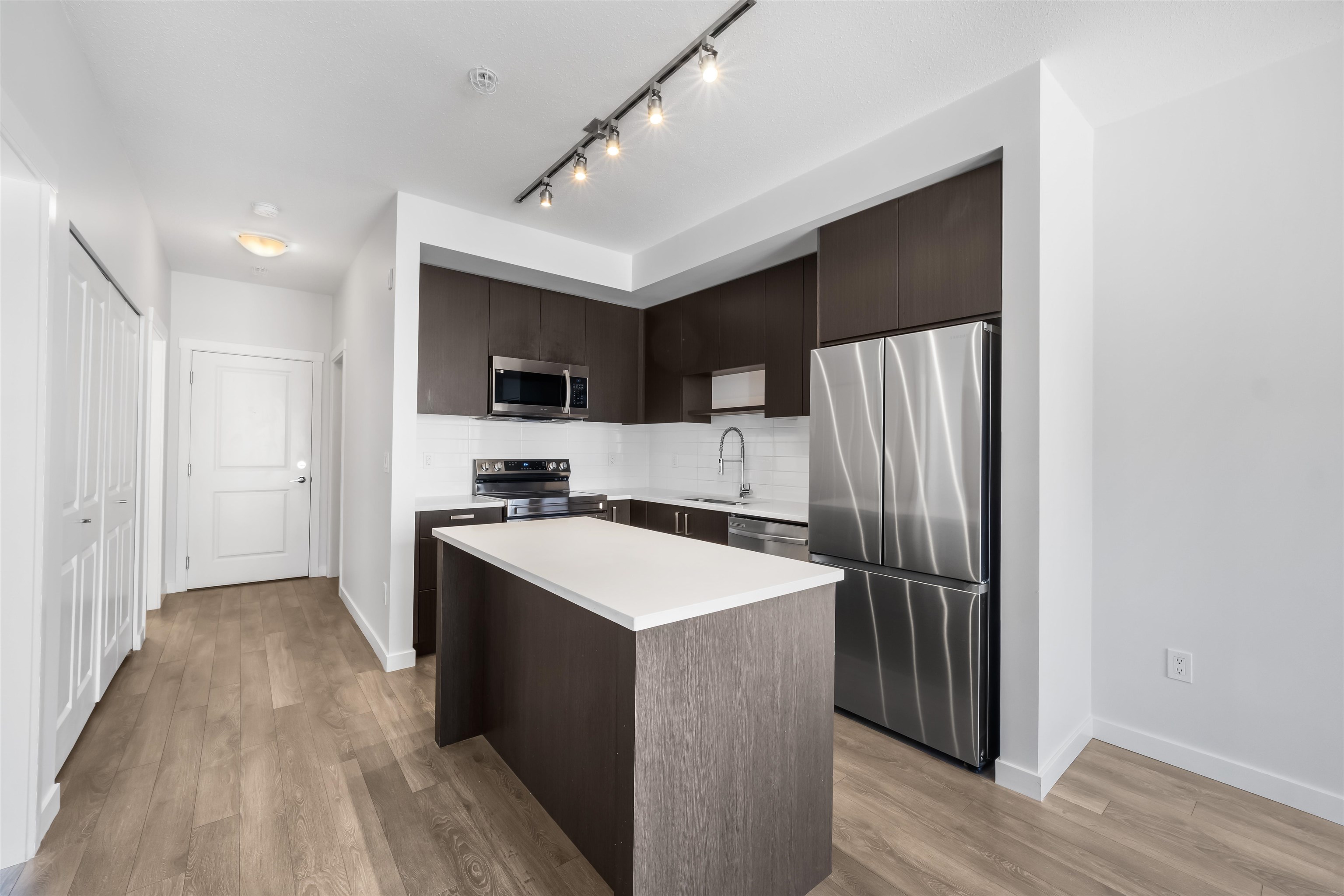 408 15848 FRASER HIGHWAY