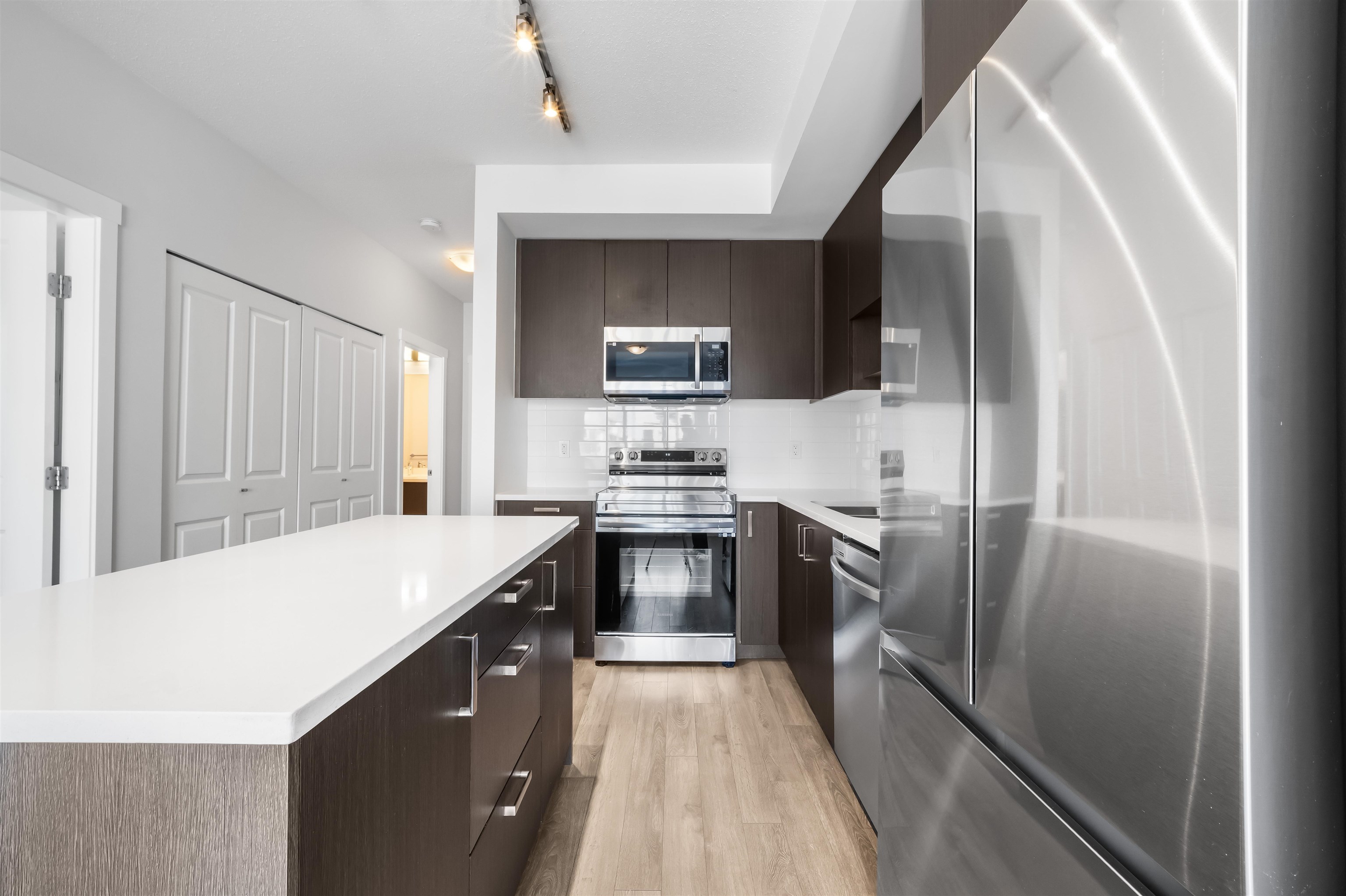 408 15848 FRASER HIGHWAY