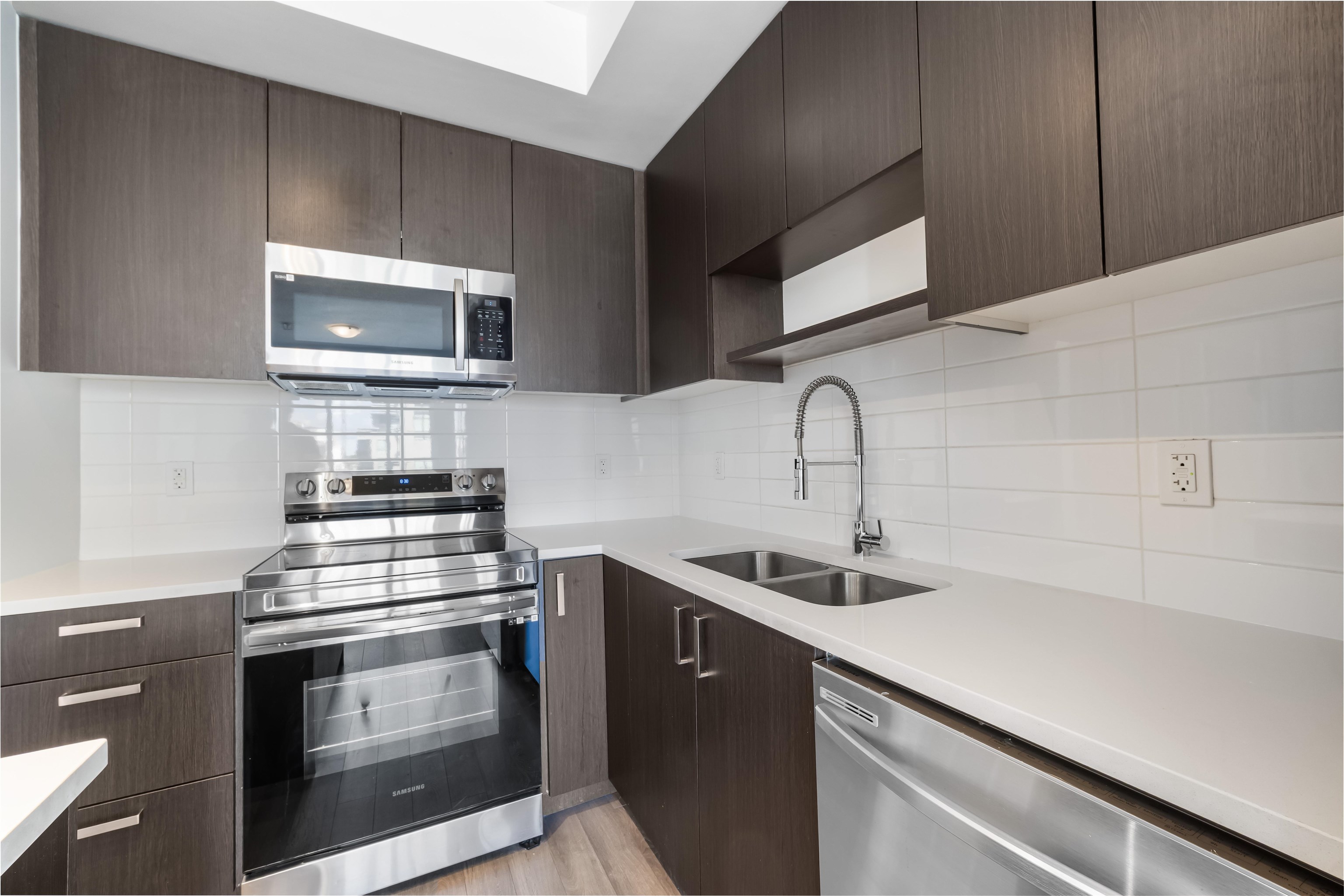 408 15848 FRASER HIGHWAY