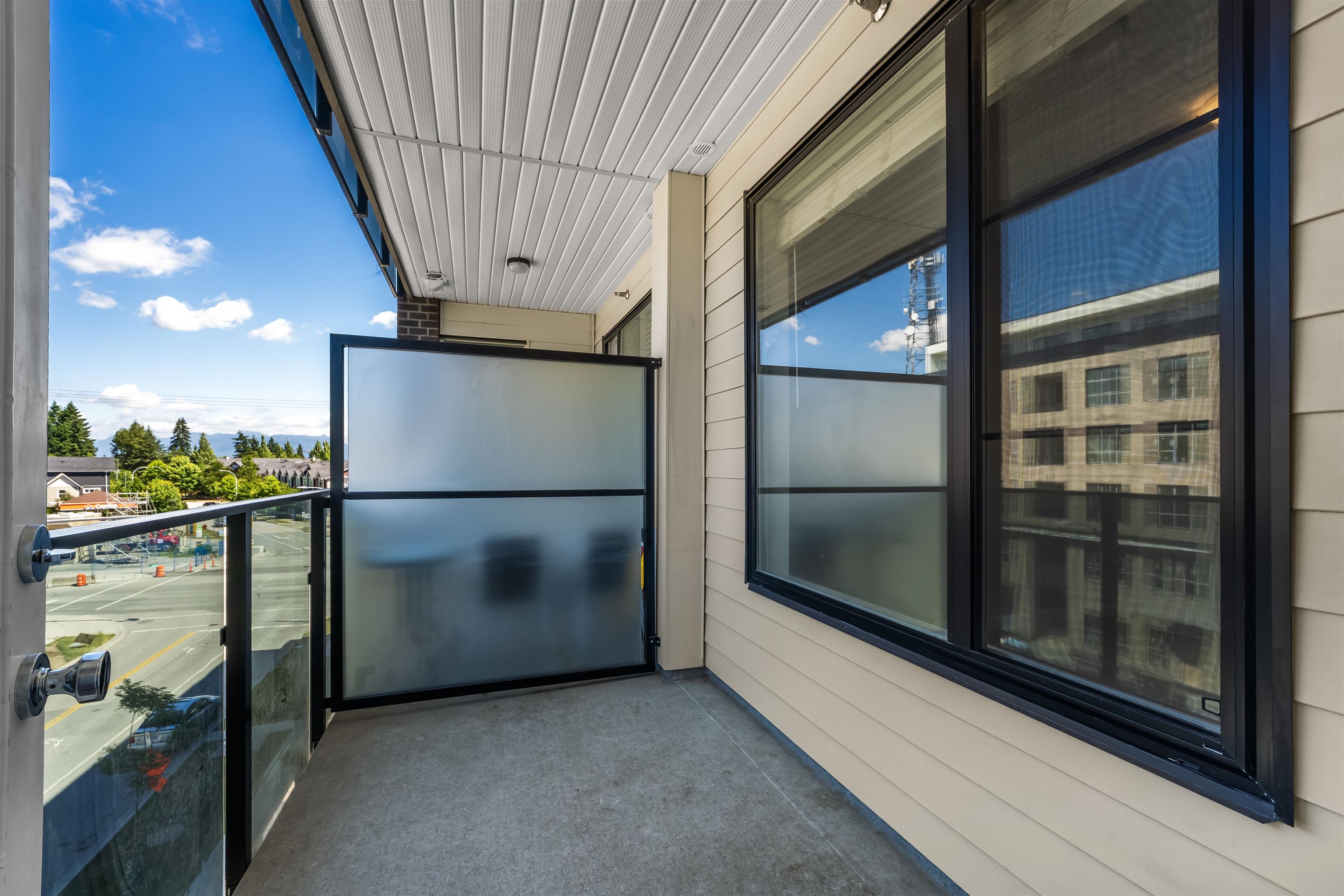 408 15848 FRASER HIGHWAY