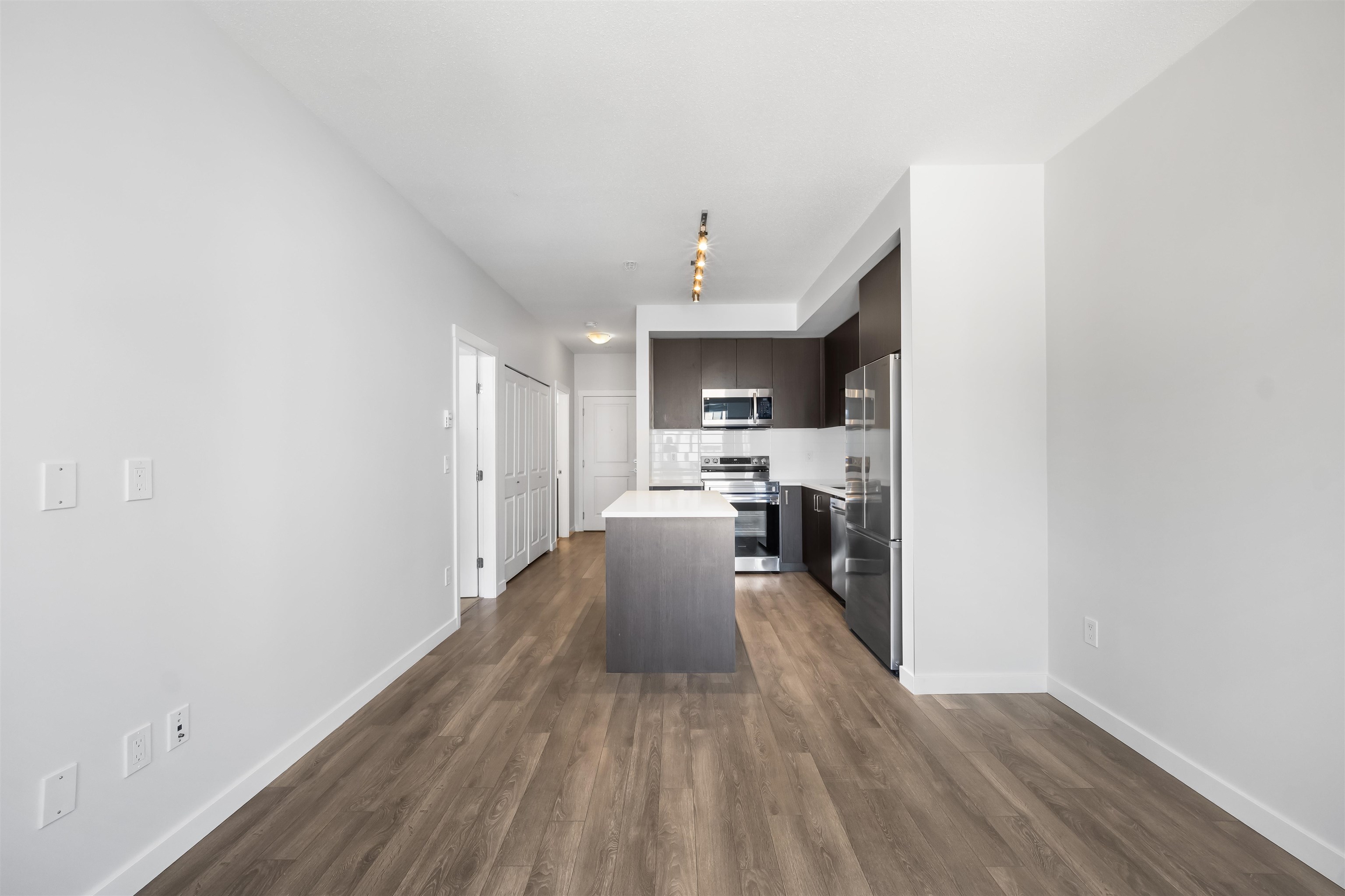 408 15848 FRASER HIGHWAY