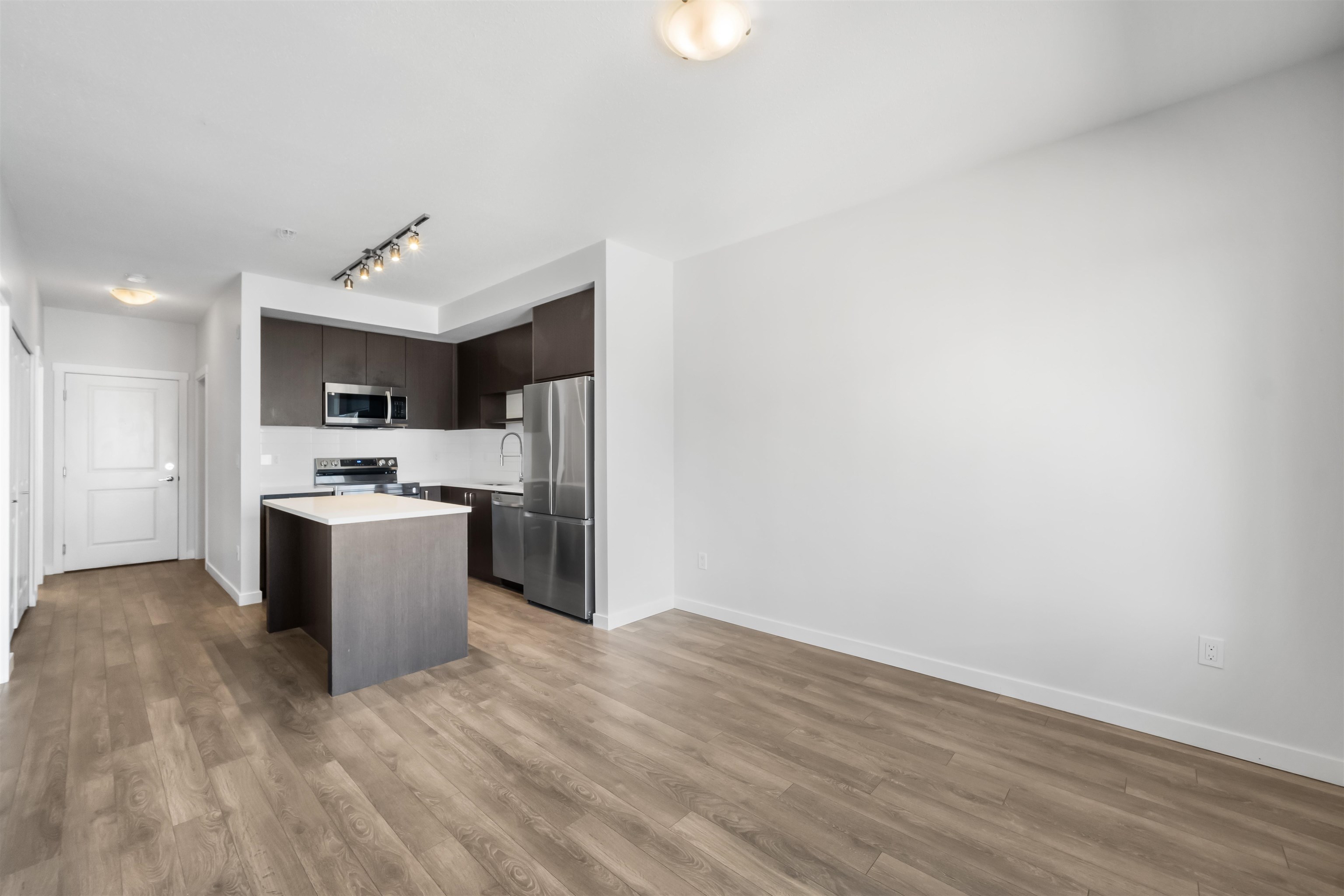 408 15848 FRASER HIGHWAY
