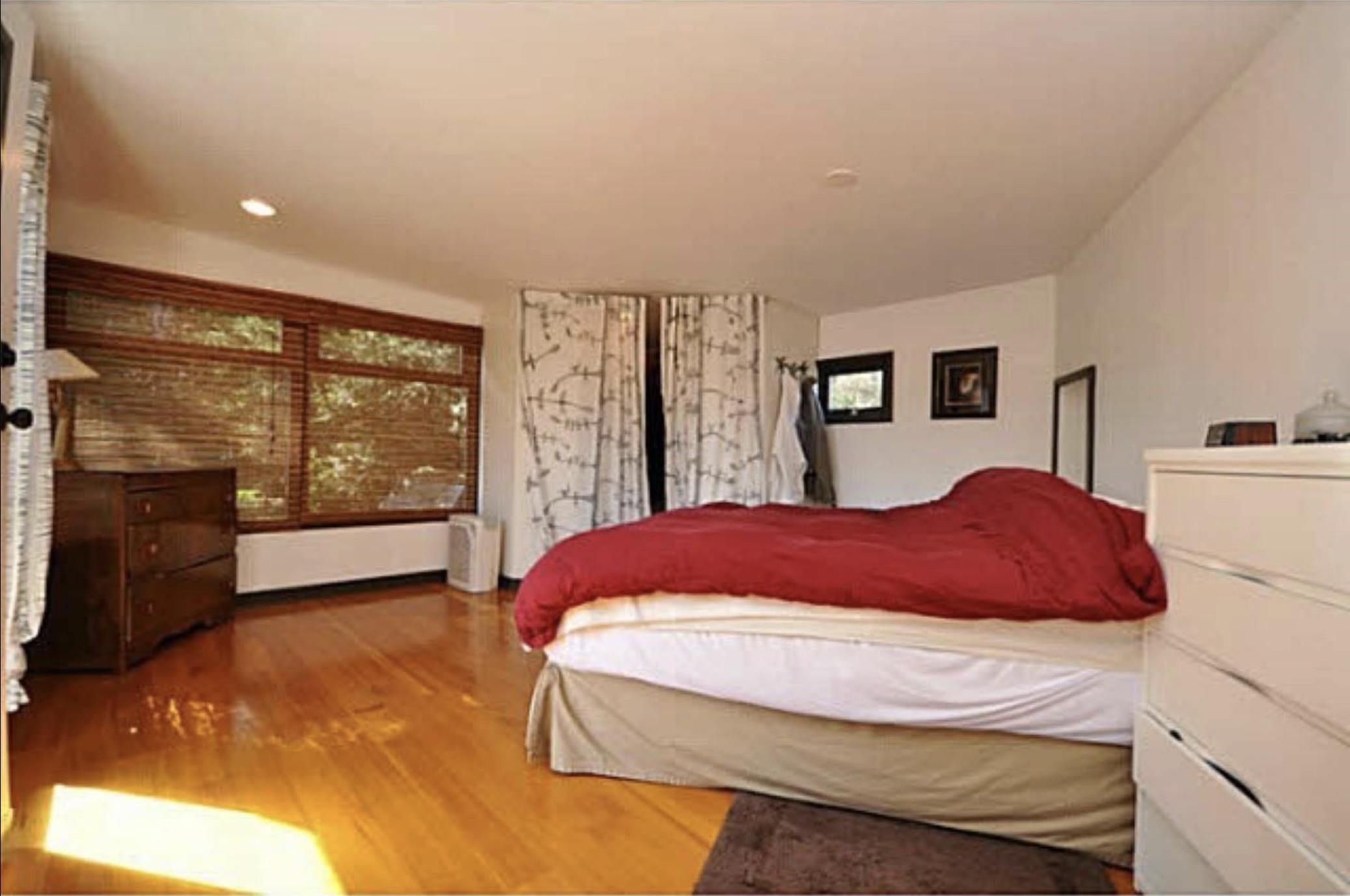 937 UNDERHILL DRIVE