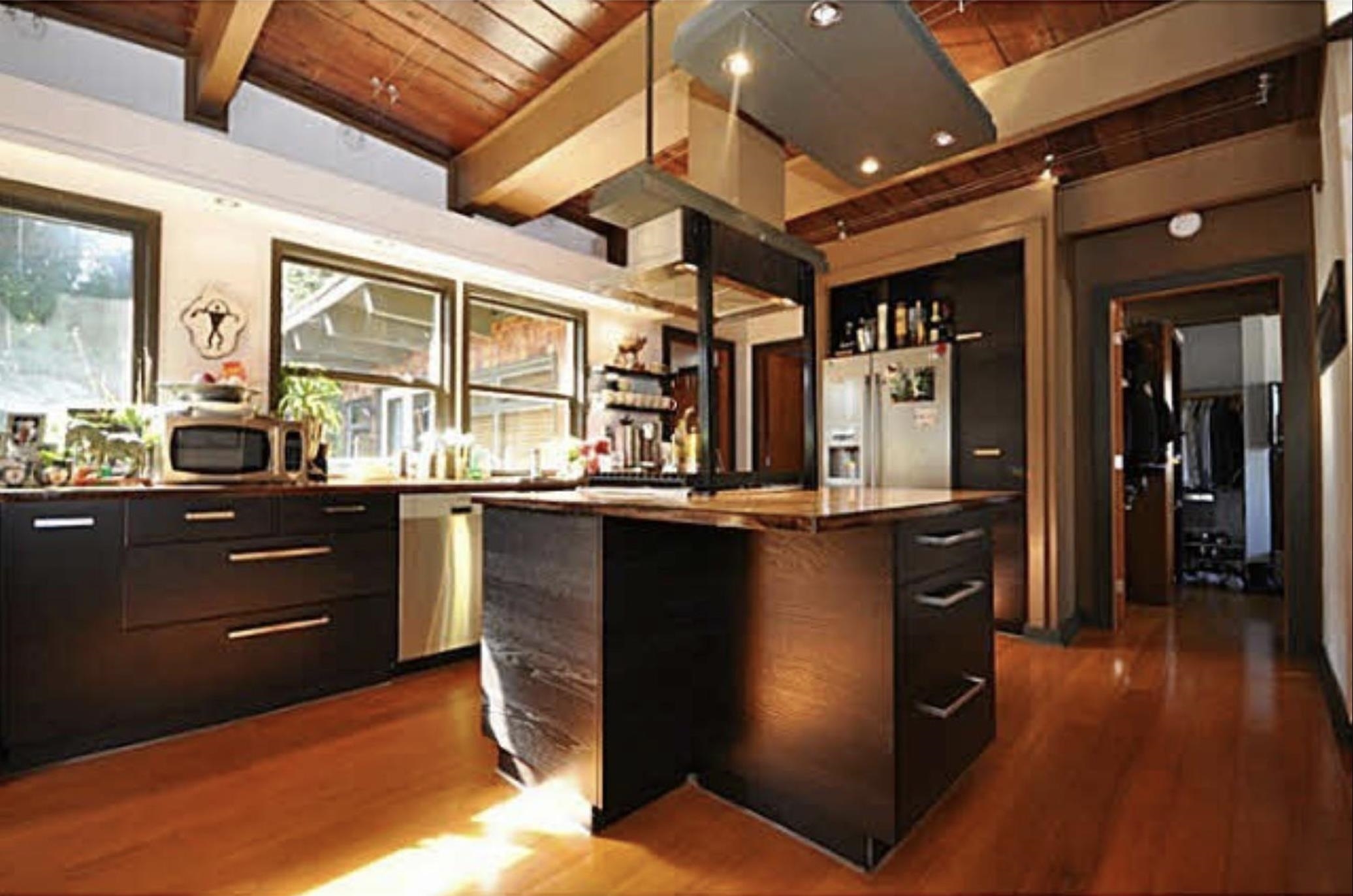 937 UNDERHILL DRIVE