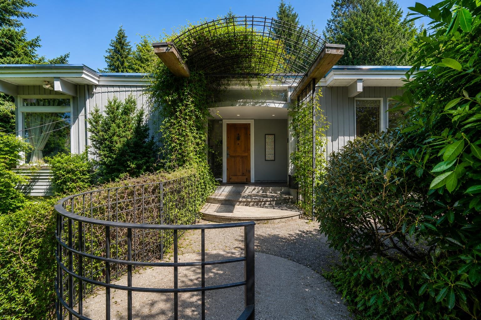 3841 BAYRIDGE AVENUE