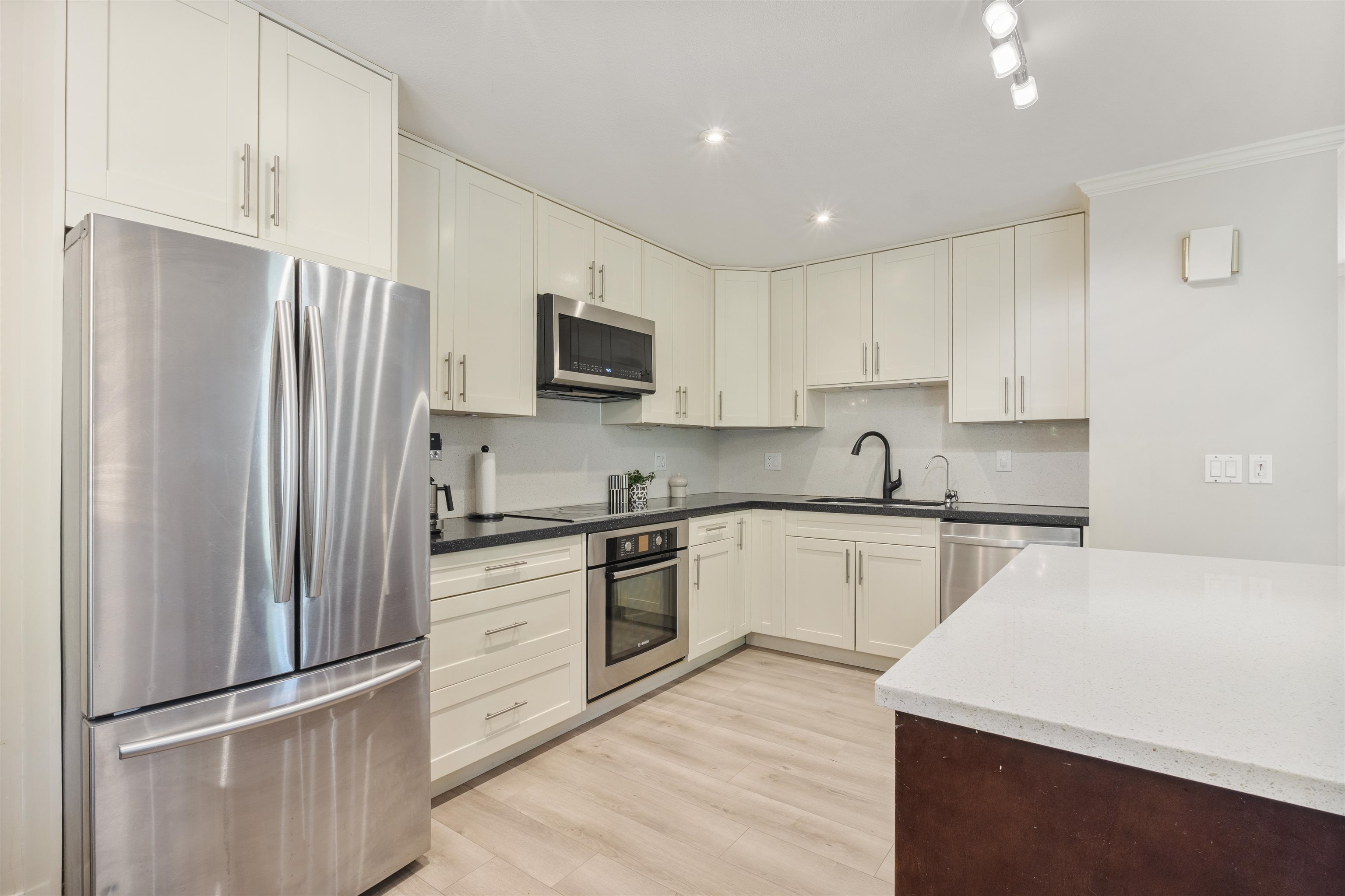 140 1495 LANSDOWNE DRIVE