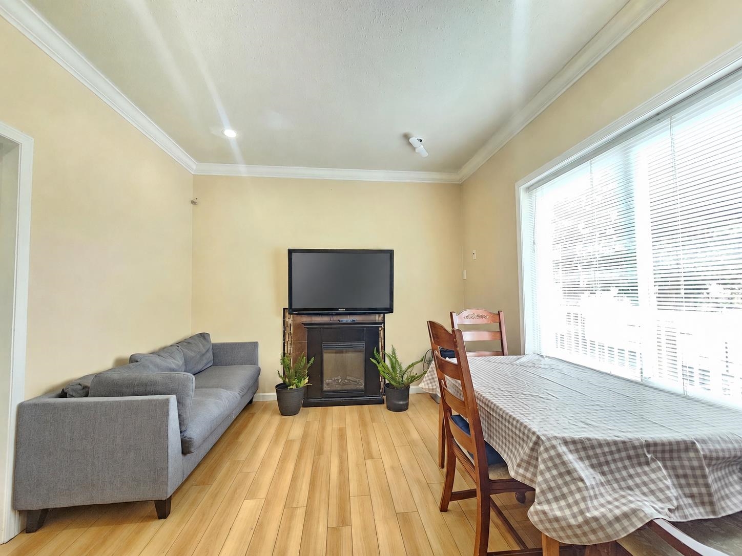 4651 A CANADA WAY