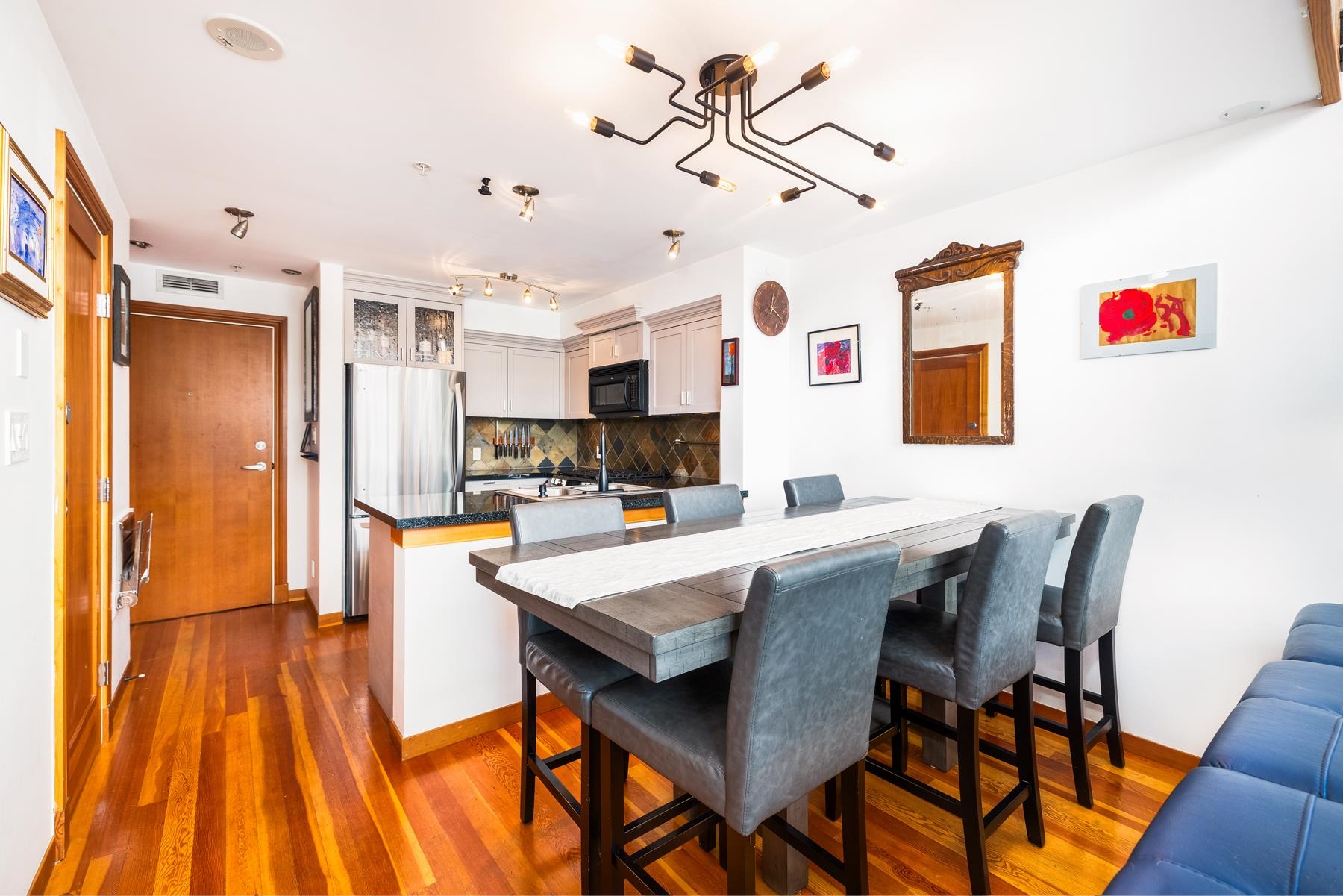 519 10 RENAISSANCE SQUARE