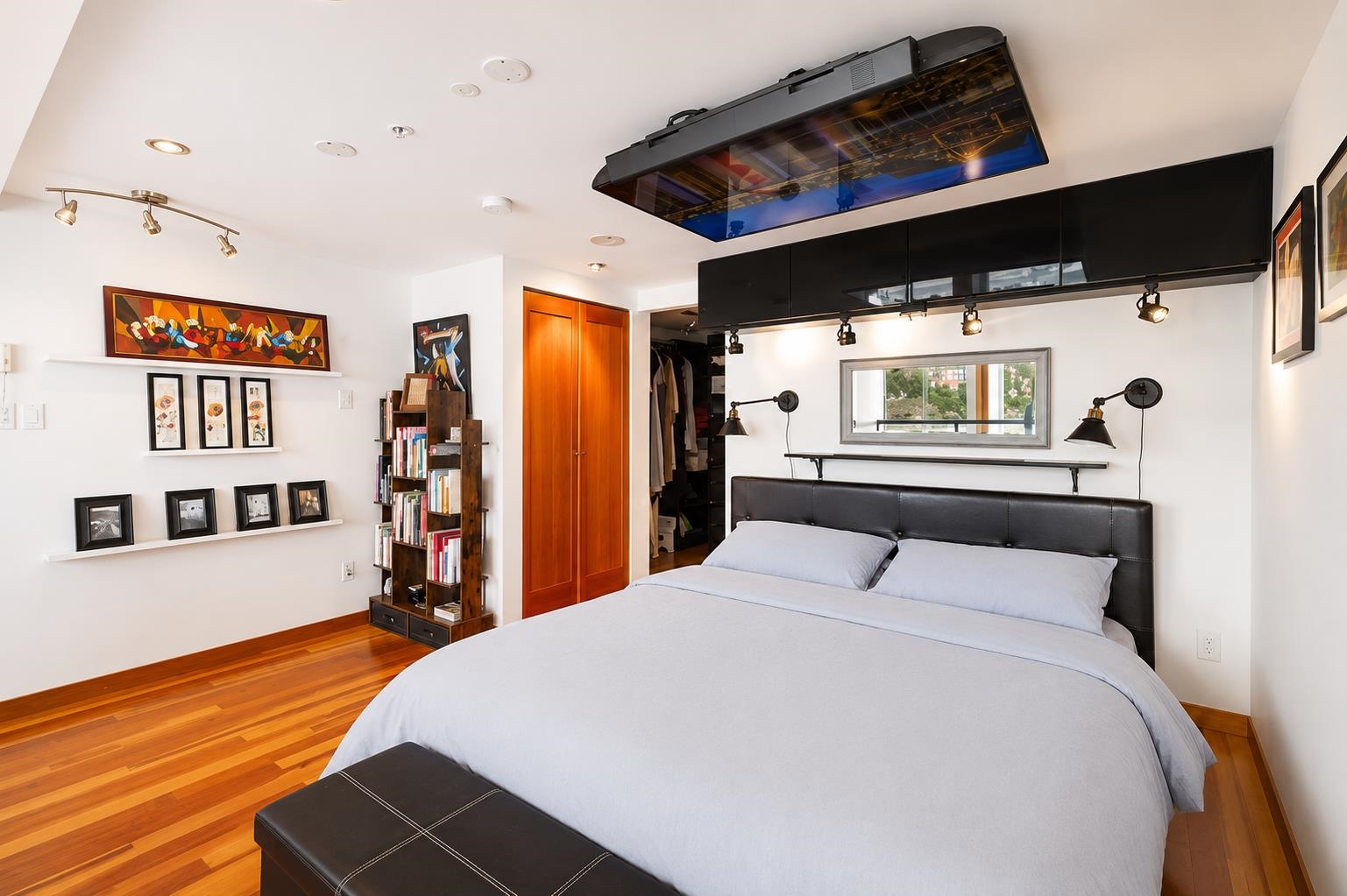 519 10 RENAISSANCE SQUARE