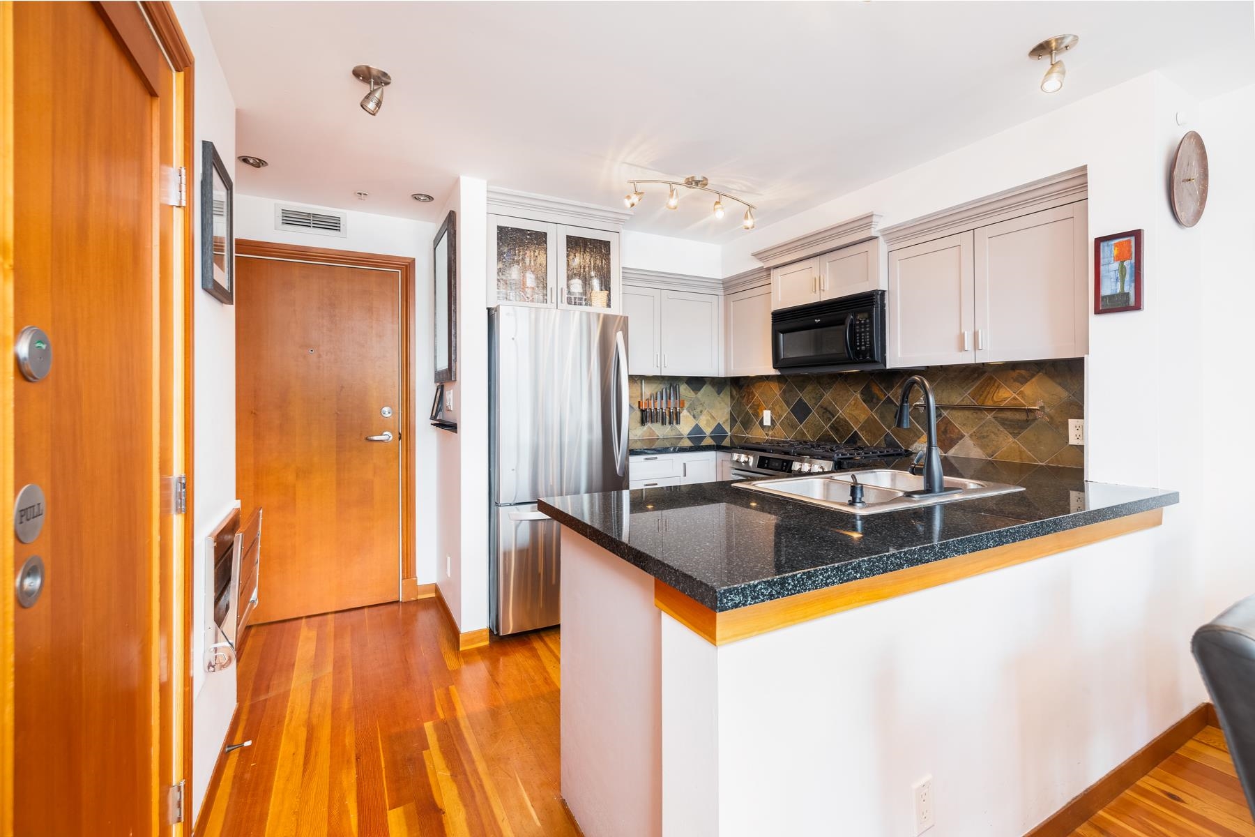 519 10 RENAISSANCE SQUARE