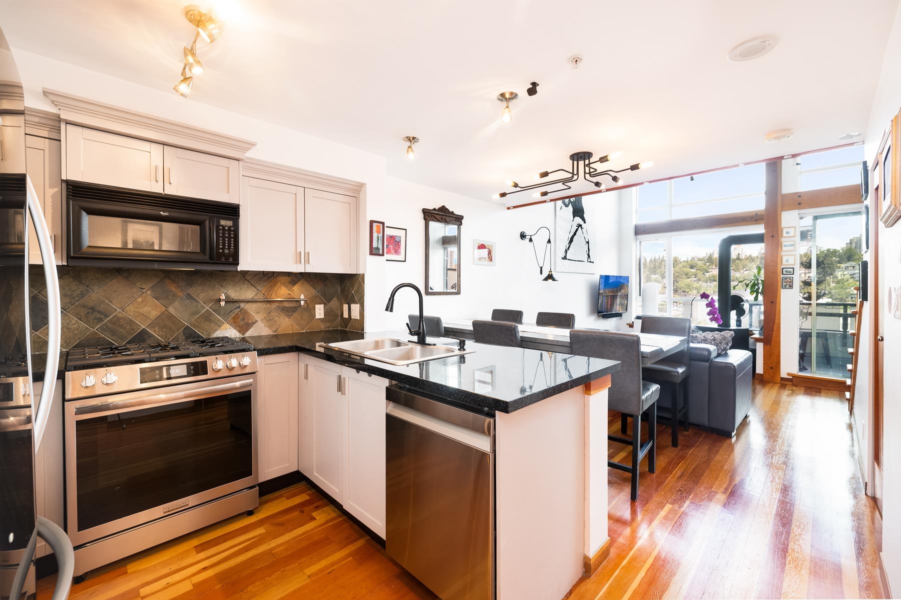 519 10 RENAISSANCE SQUARE