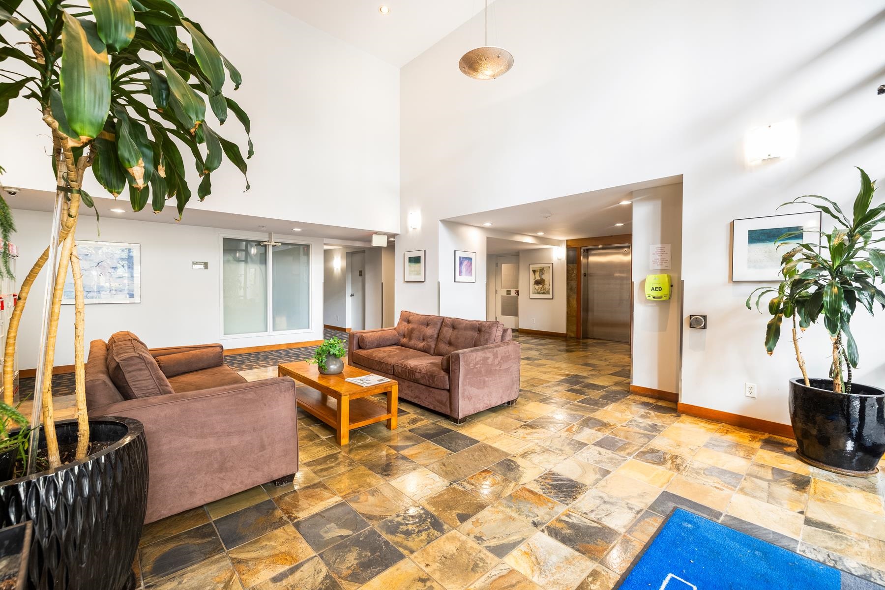 519 10 RENAISSANCE SQUARE