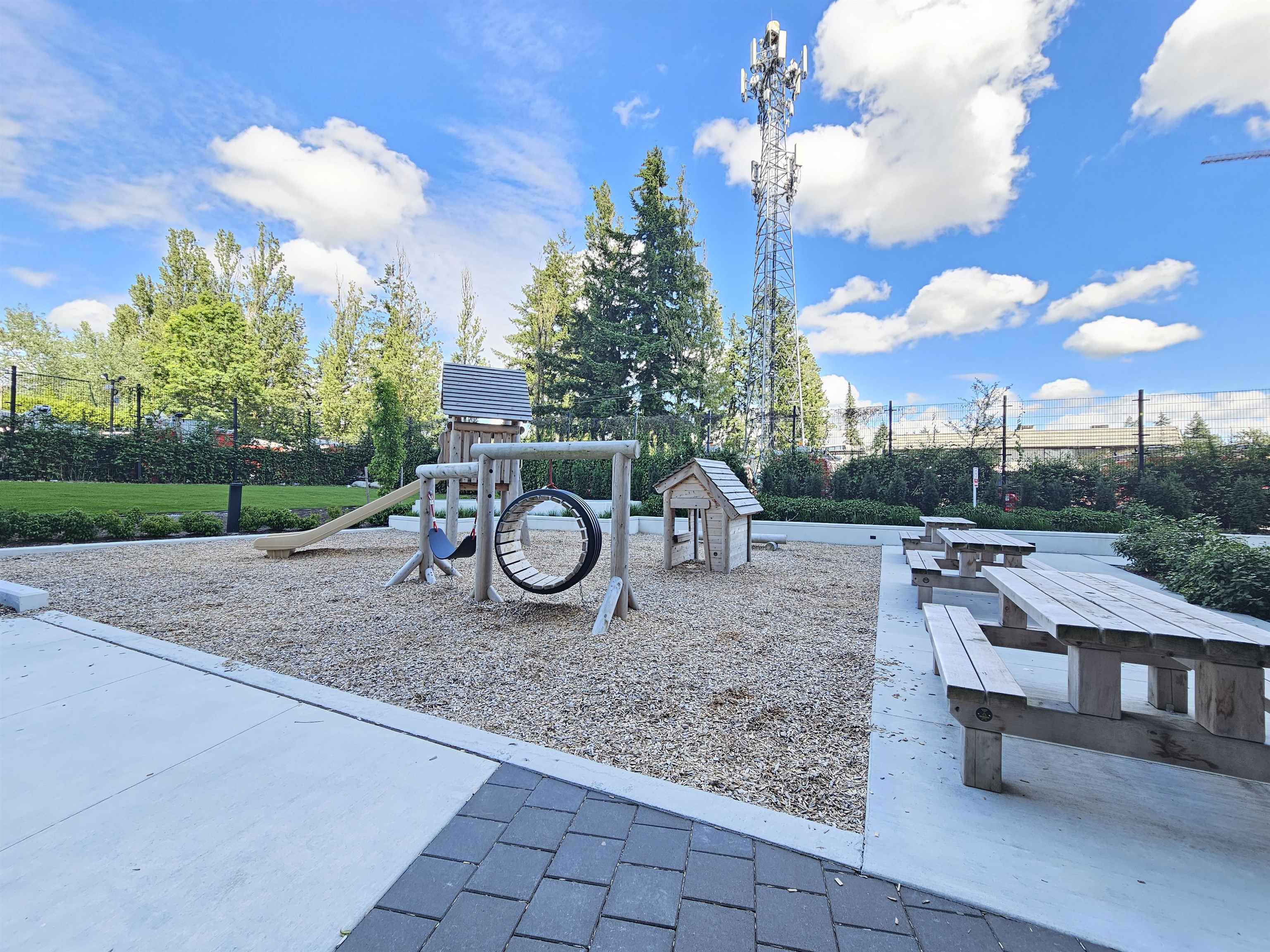 2408 10428 WHALLEY BOULEVARD