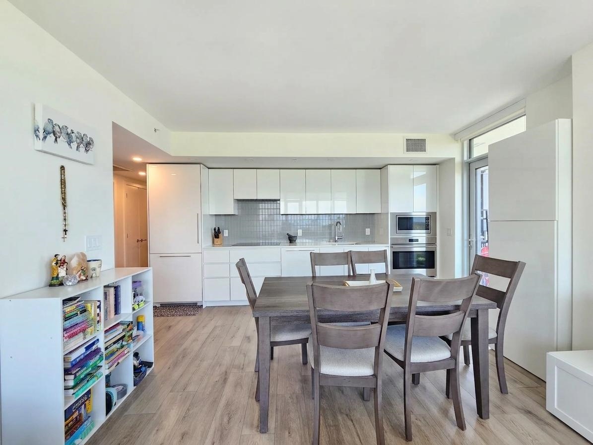 2408 10428 WHALLEY BOULEVARD