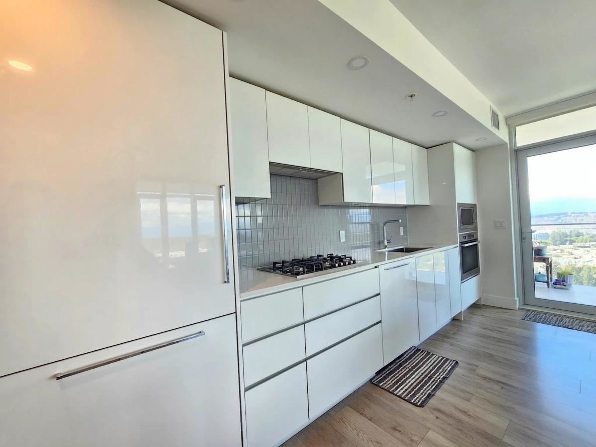 2408 10428 WHALLEY BOULEVARD