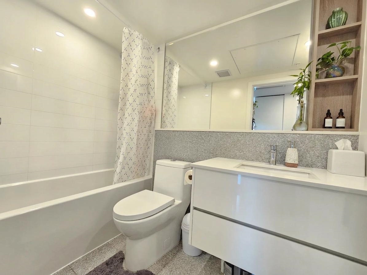 2408 10428 WHALLEY BOULEVARD