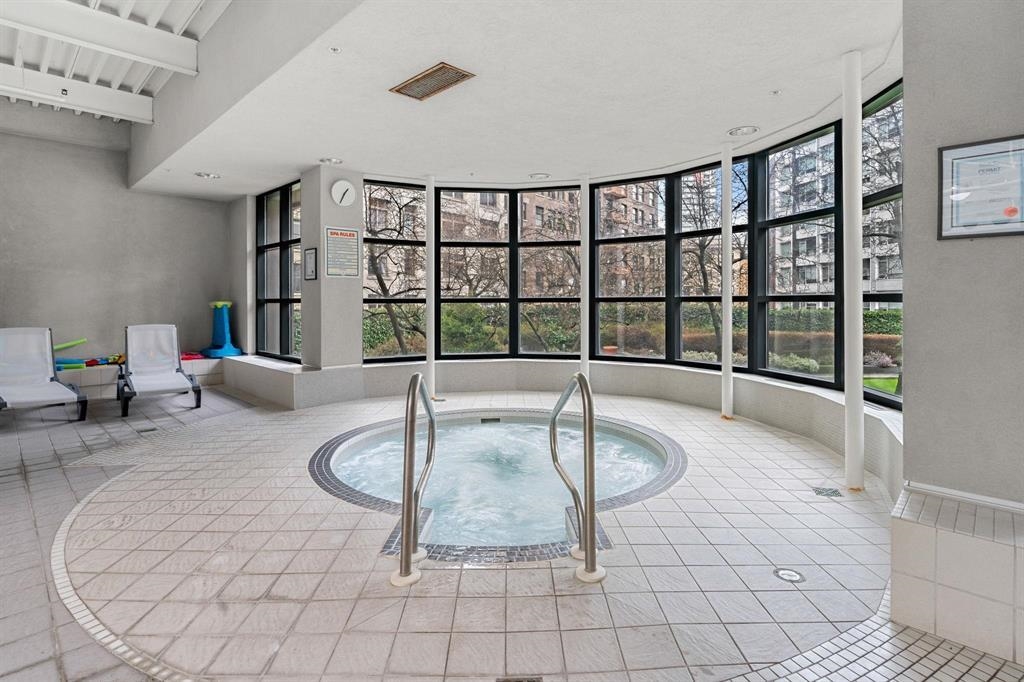 804 183 KEEFER PLACE