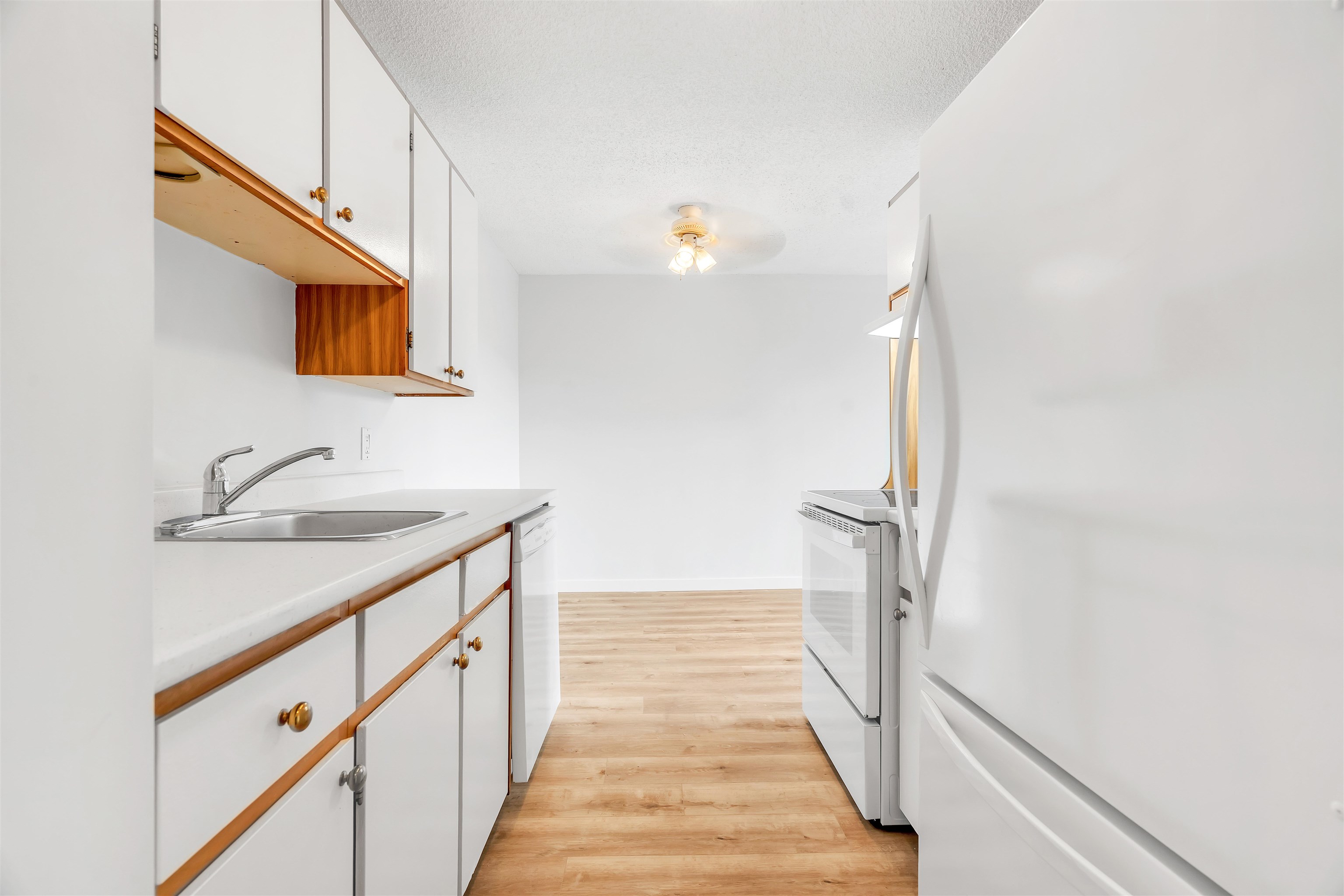 1201 4160 SARDIS STREET
