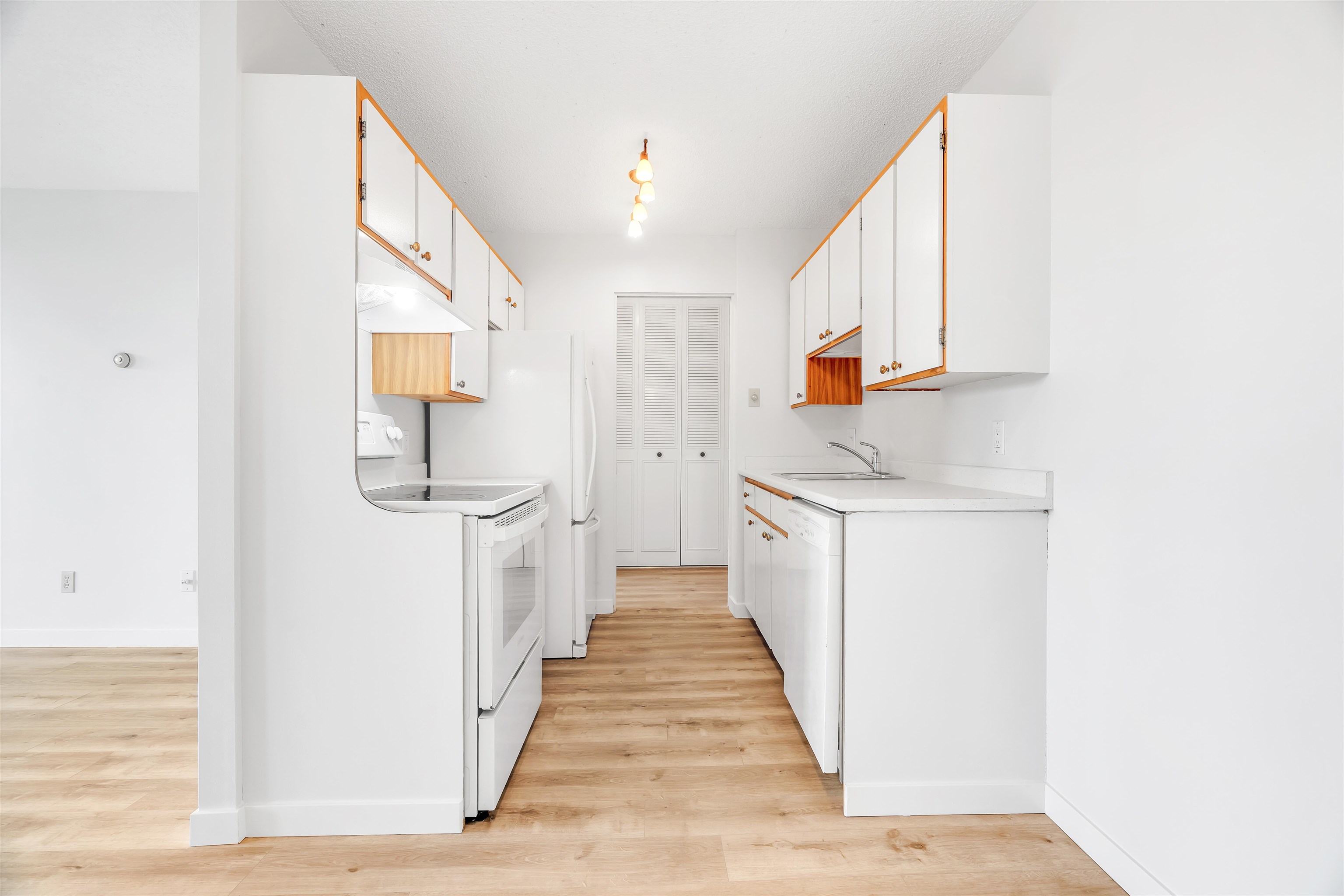 1201 4160 SARDIS STREET