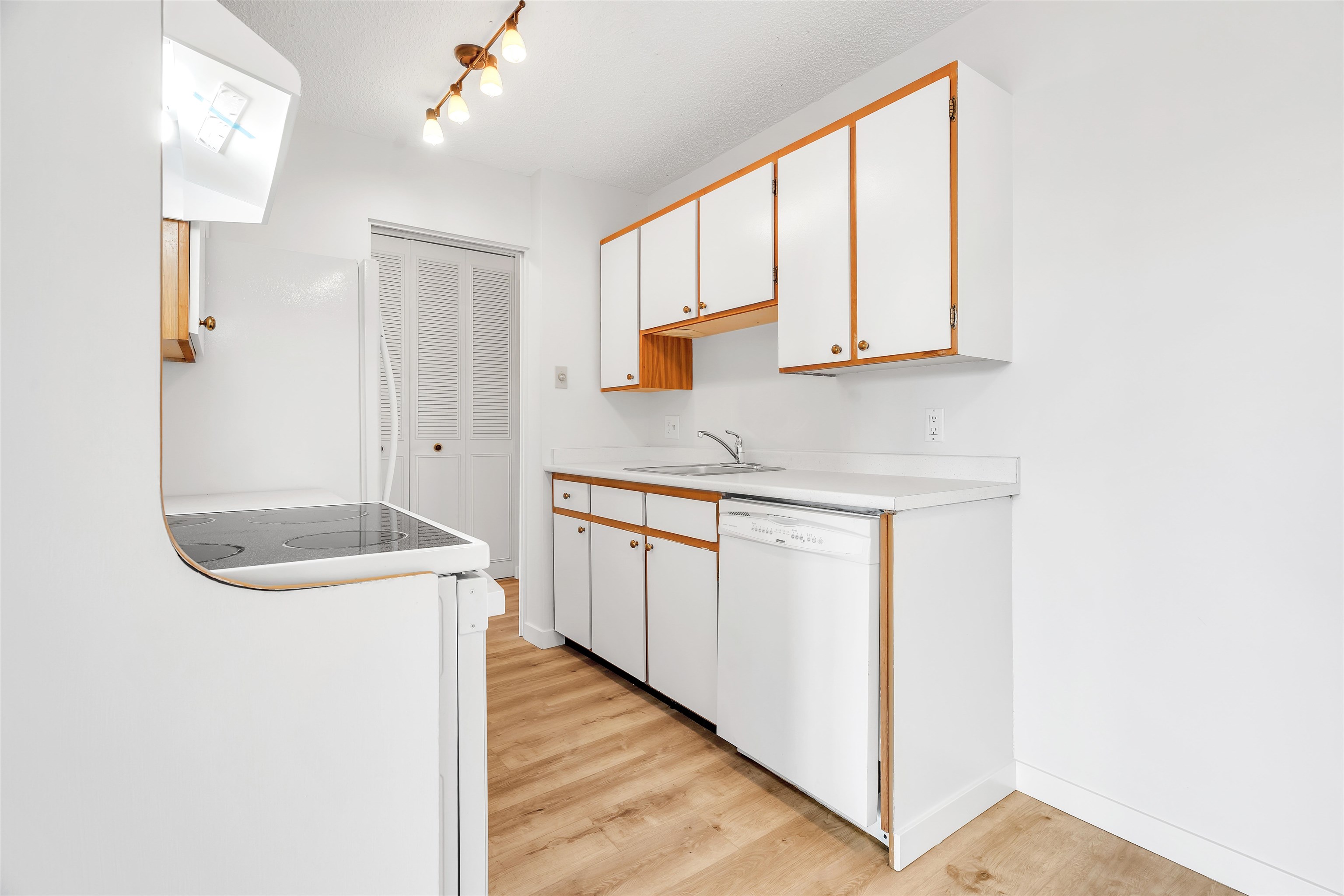 1201 4160 SARDIS STREET