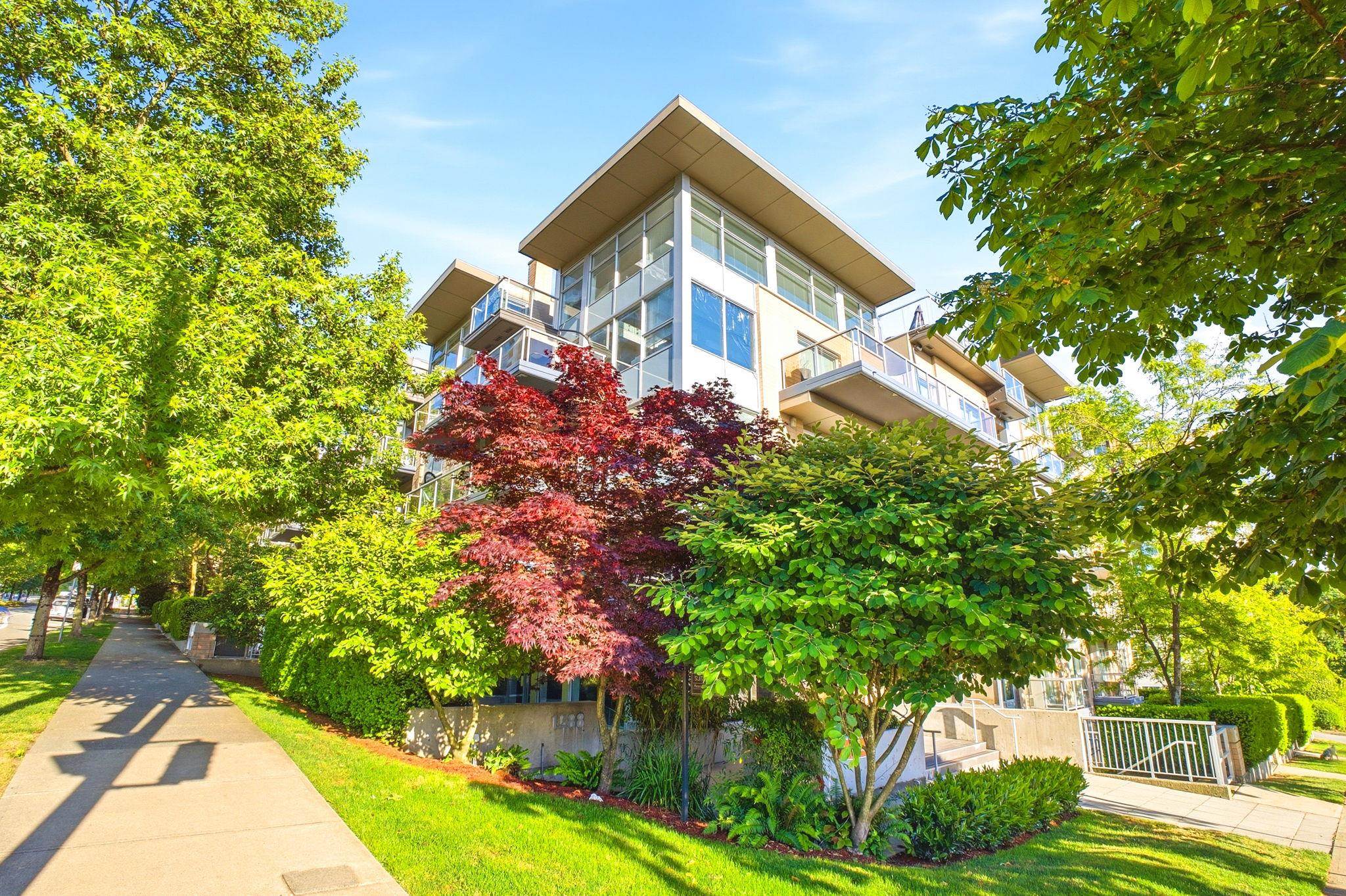 TH1 1288 CHESTERFIELD AVENUE