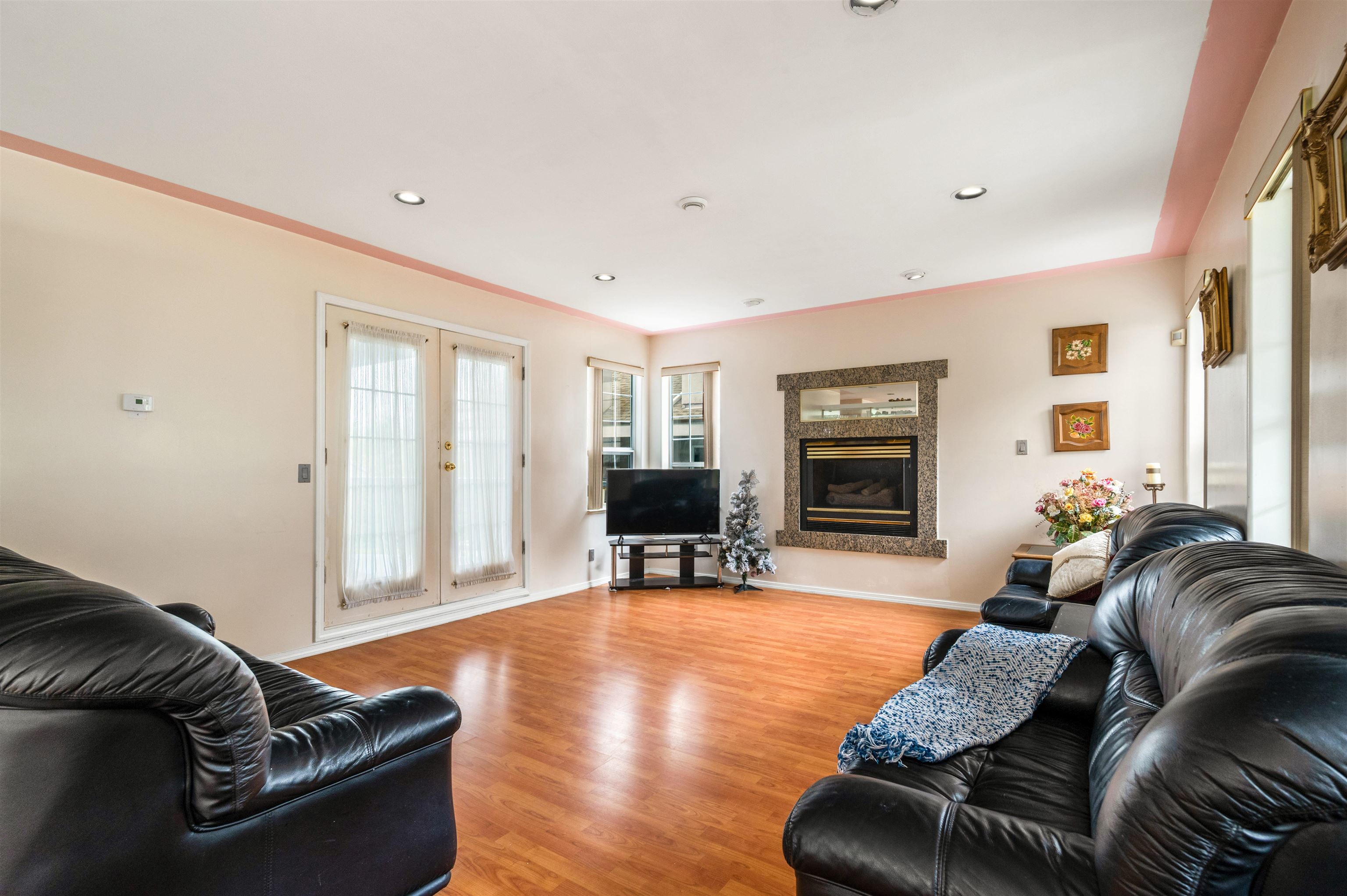 116 RAVINE DRIVE